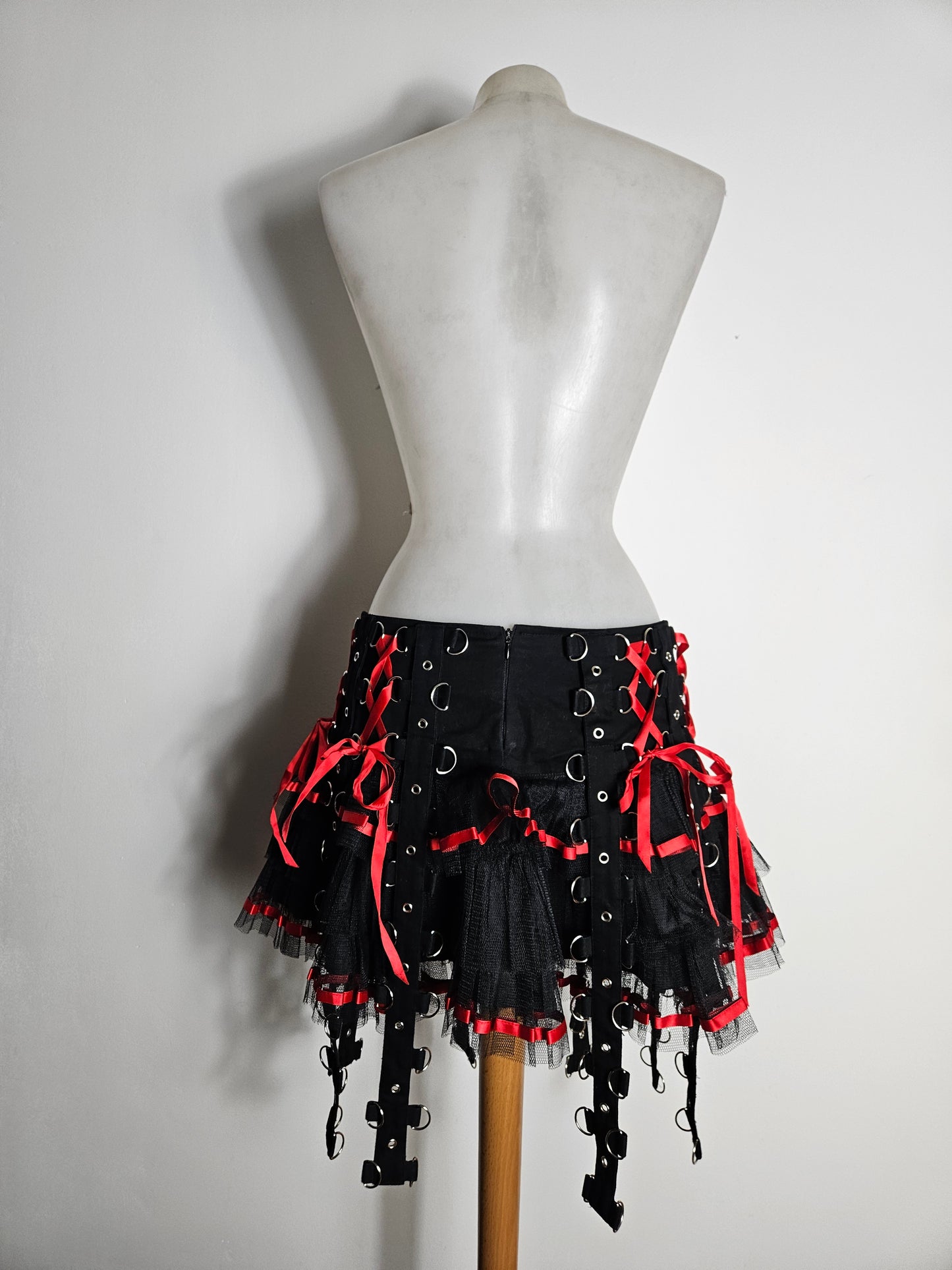 Chai Skirt Hell bunny rouge et noire