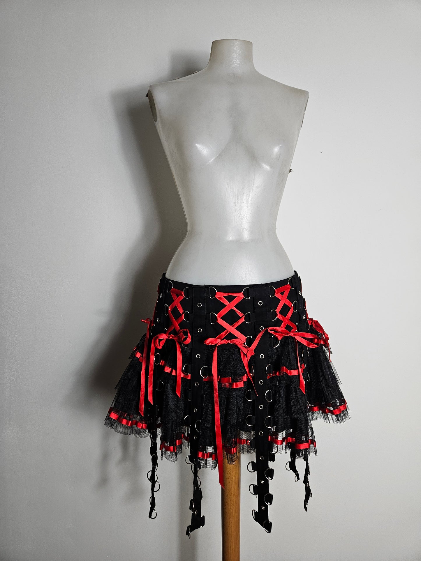 Chai Skirt Hell bunny rouge et noire