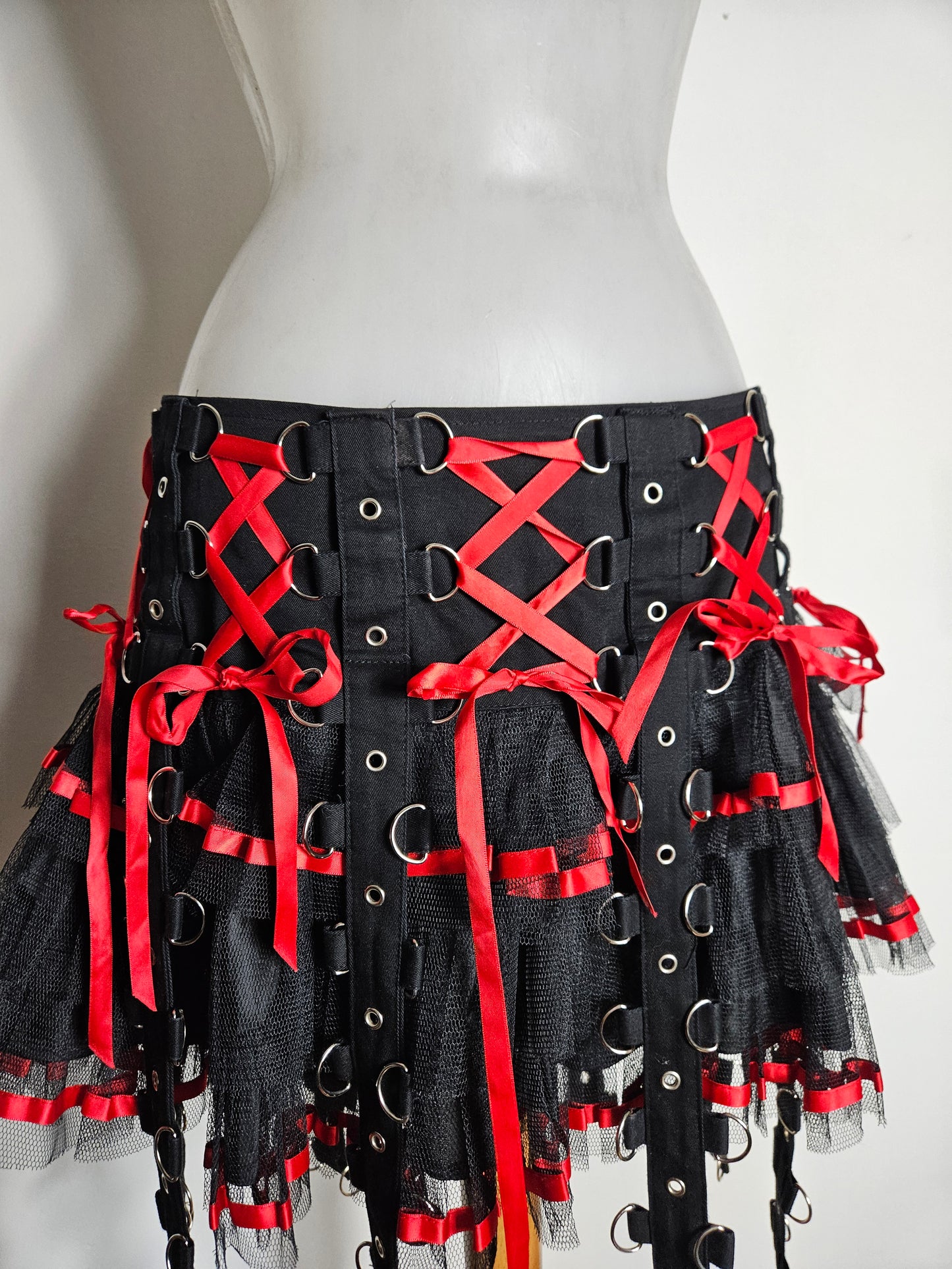 Chai Skirt Hell bunny rouge et noire