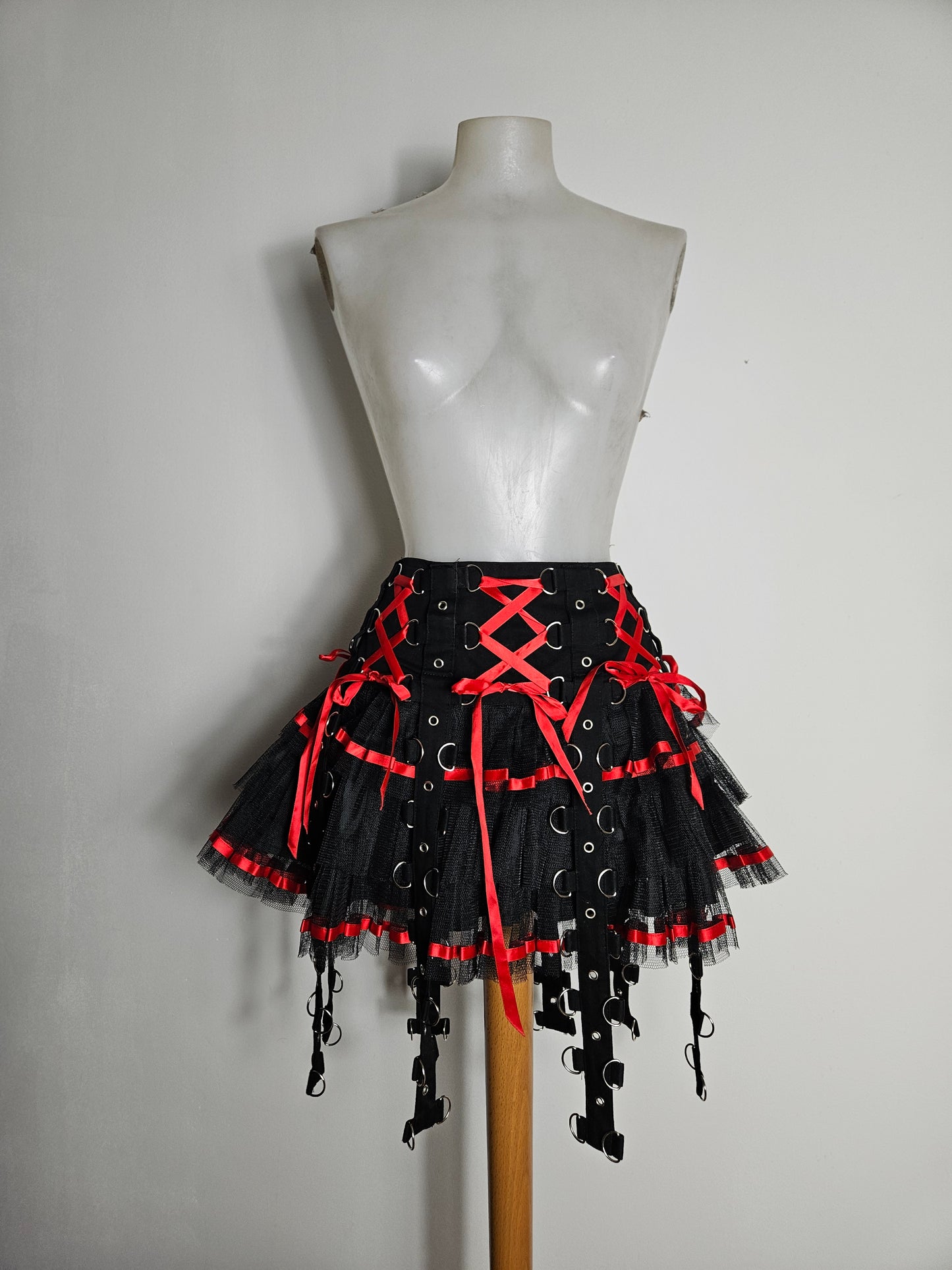 Chai Skirt Hell bunny rouge et noire