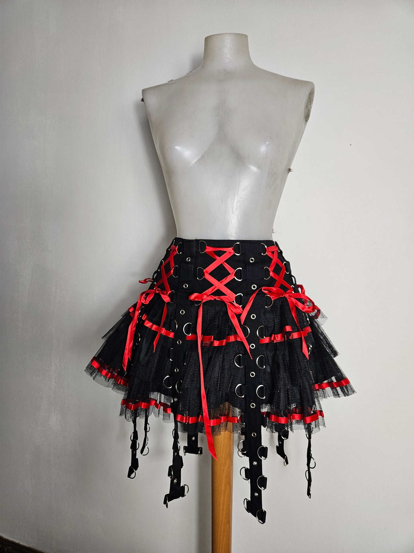 Chai Skirt Hell bunny rouge et noire