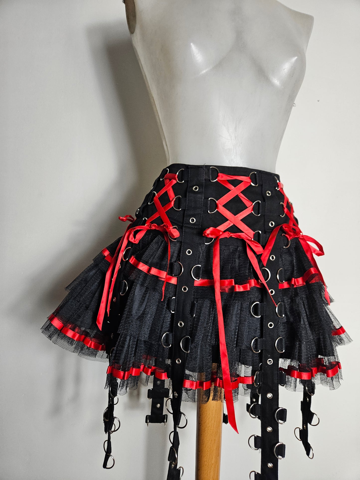 Chai Skirt Hell bunny rouge et noire