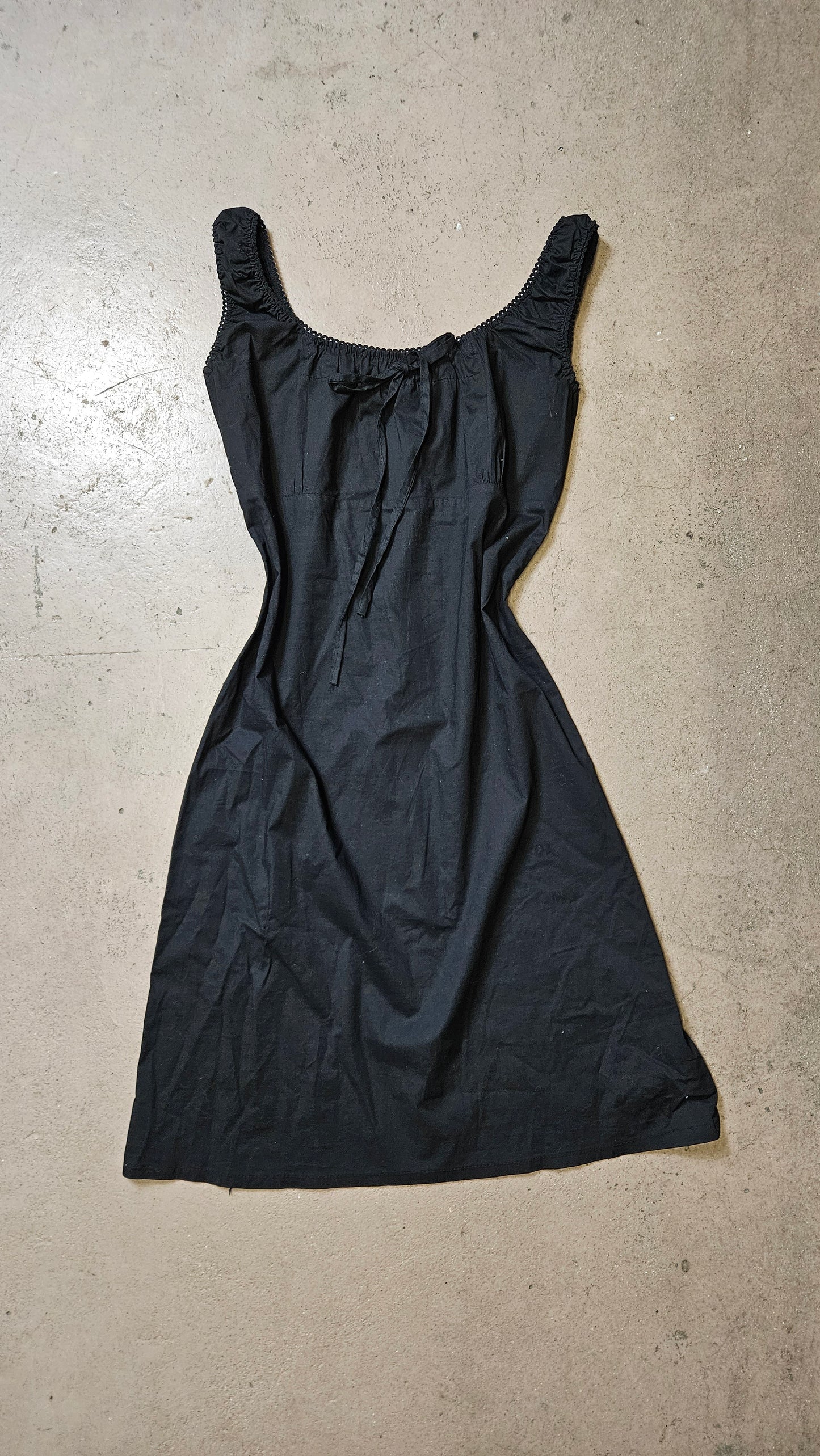 Robe cintrée noire