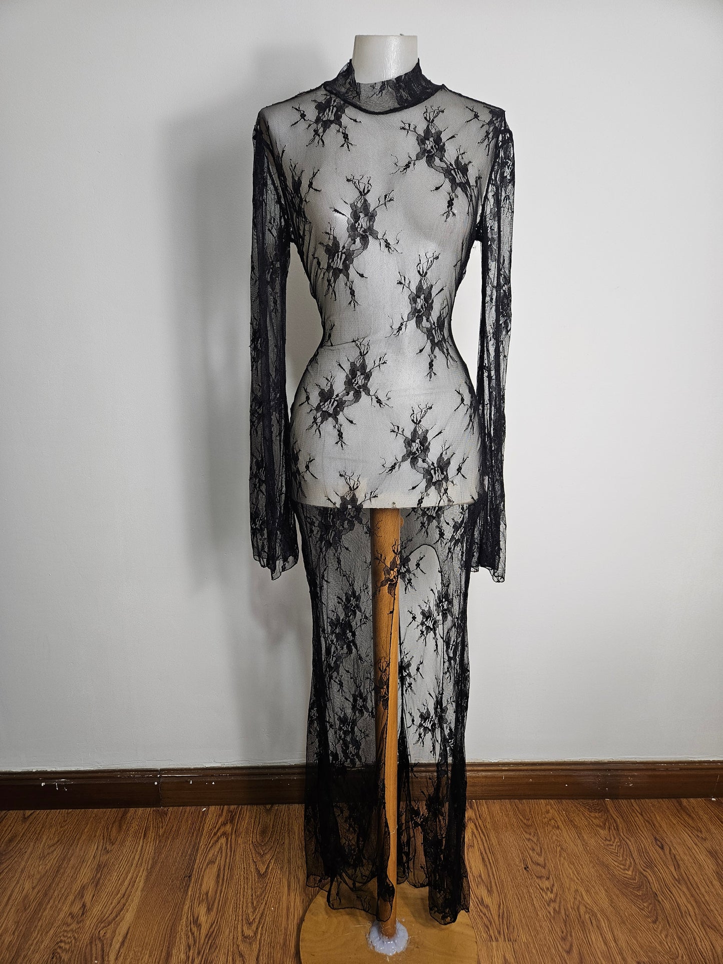 Maxi robe en dentelle dos nu