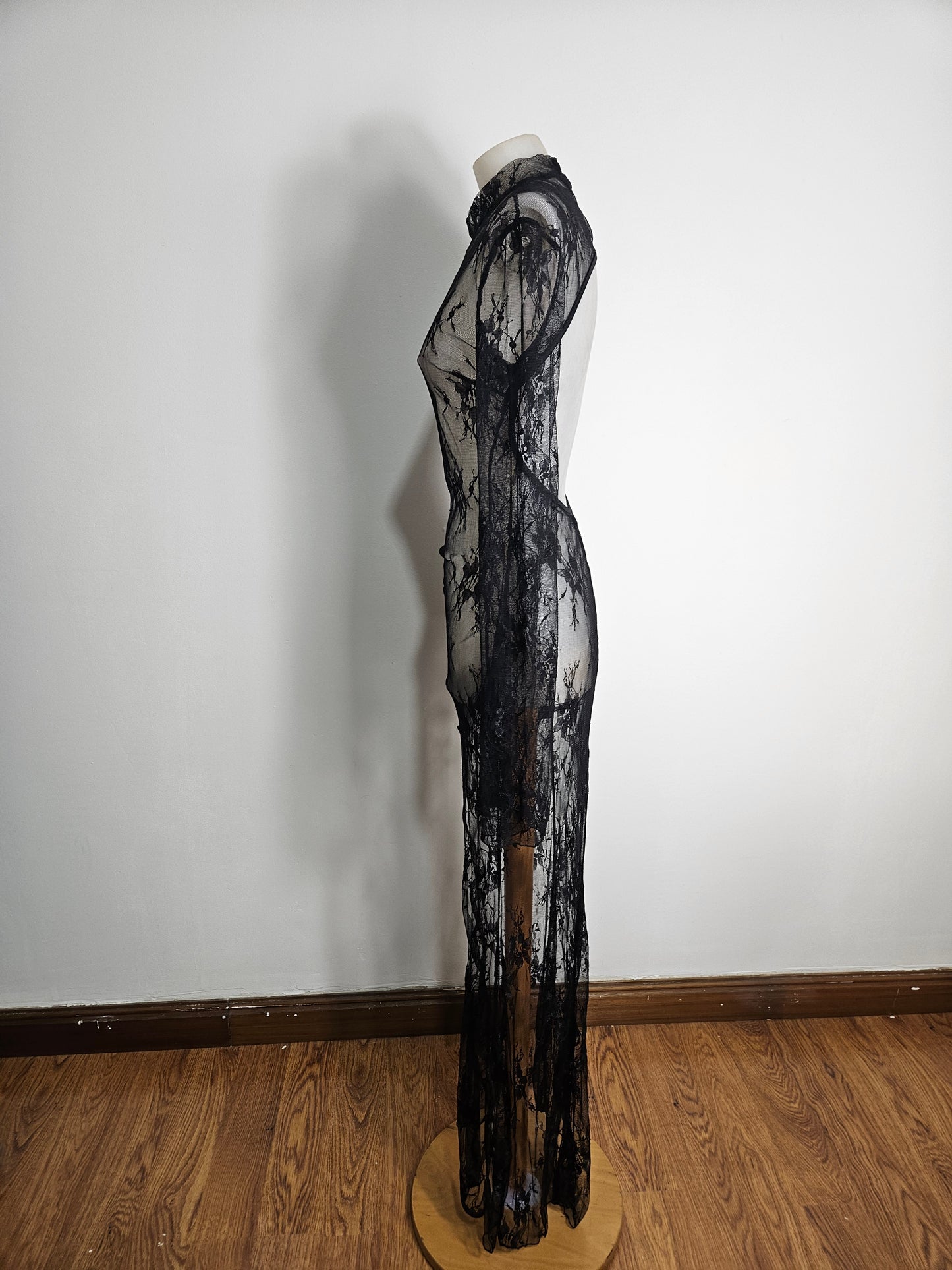 Maxi robe en dentelle dos nu