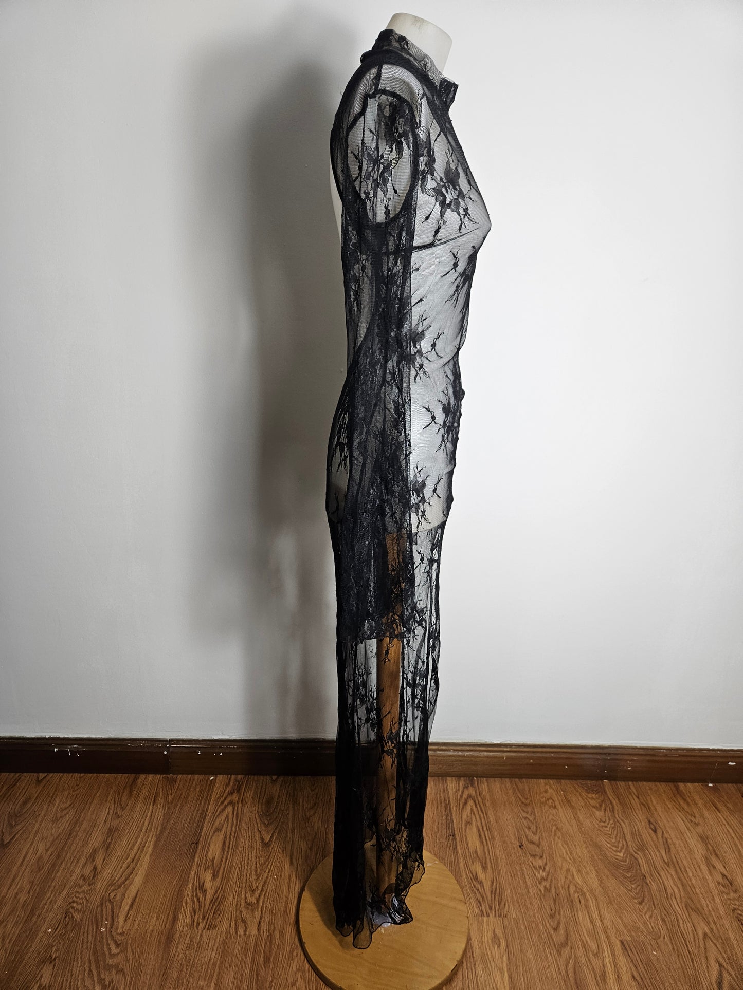 Maxi robe en dentelle dos nu