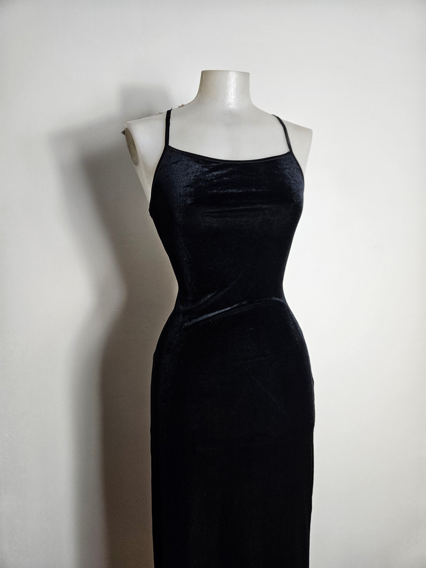 Maxivestido de terciopelo liso negro