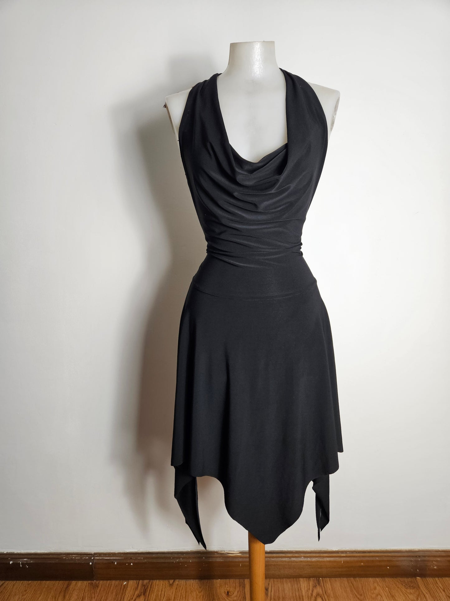 Robe col bénitier dos nu