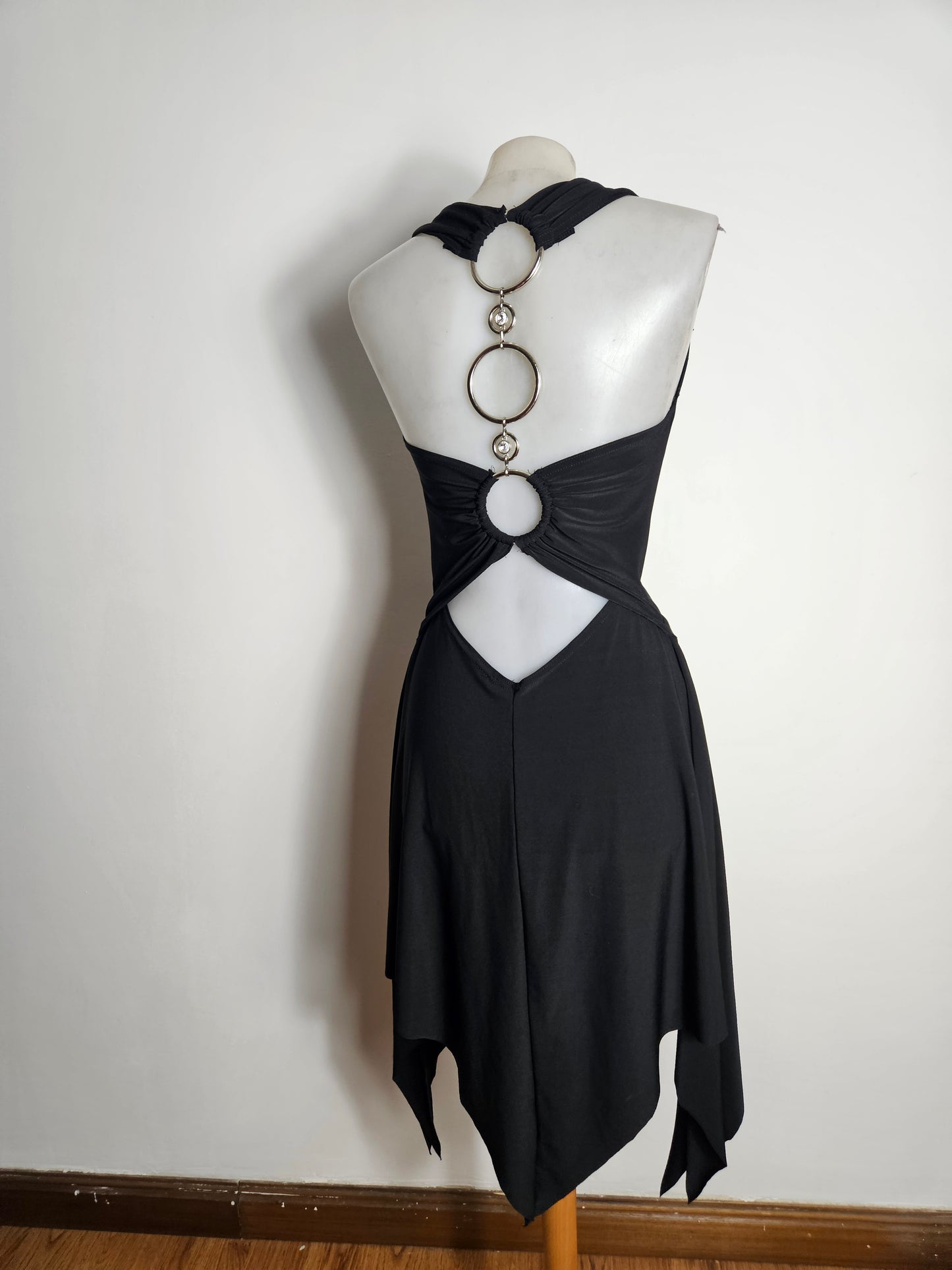 Robe col bénitier dos nu