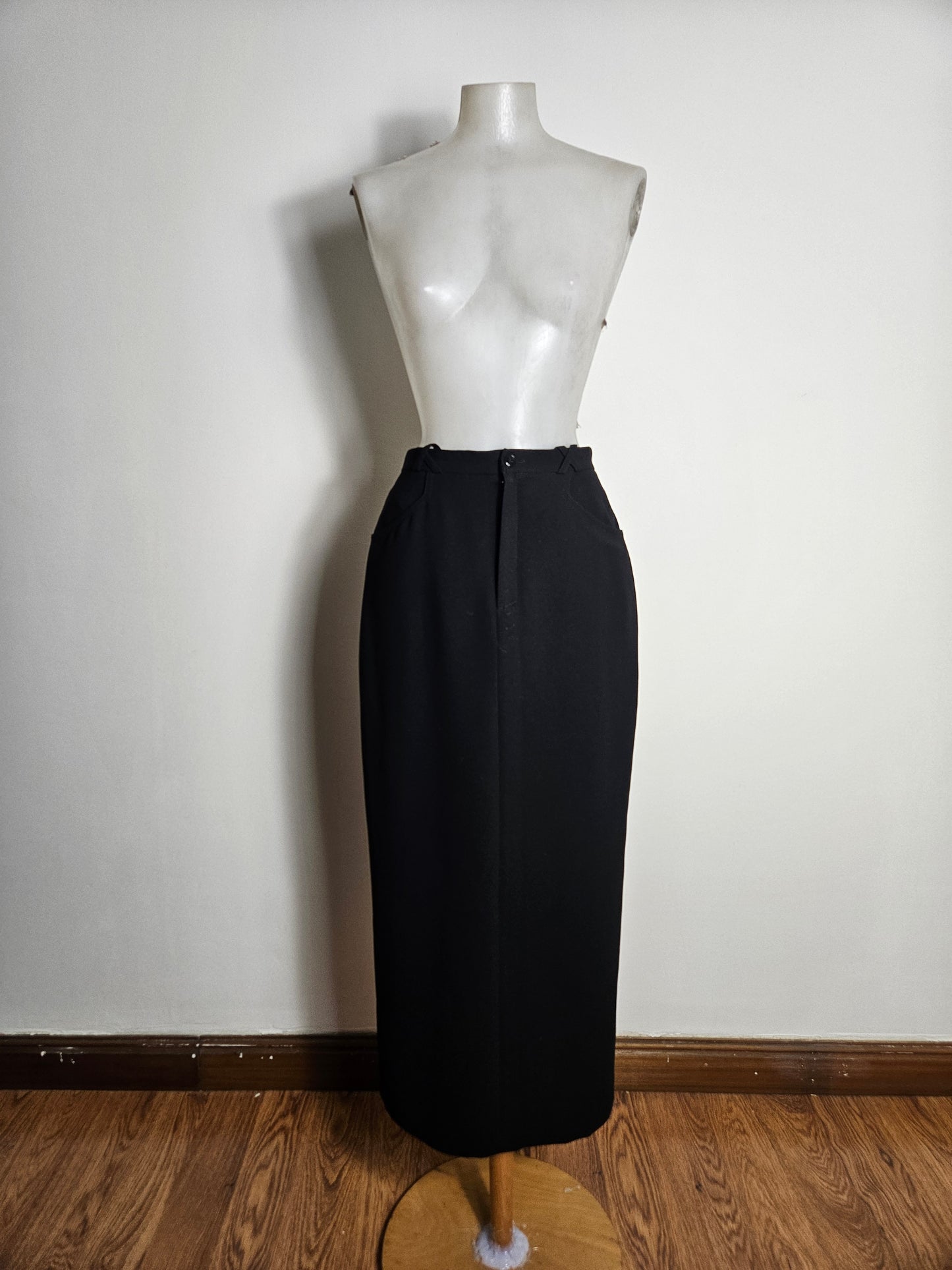 Longue jupe cintrée noire