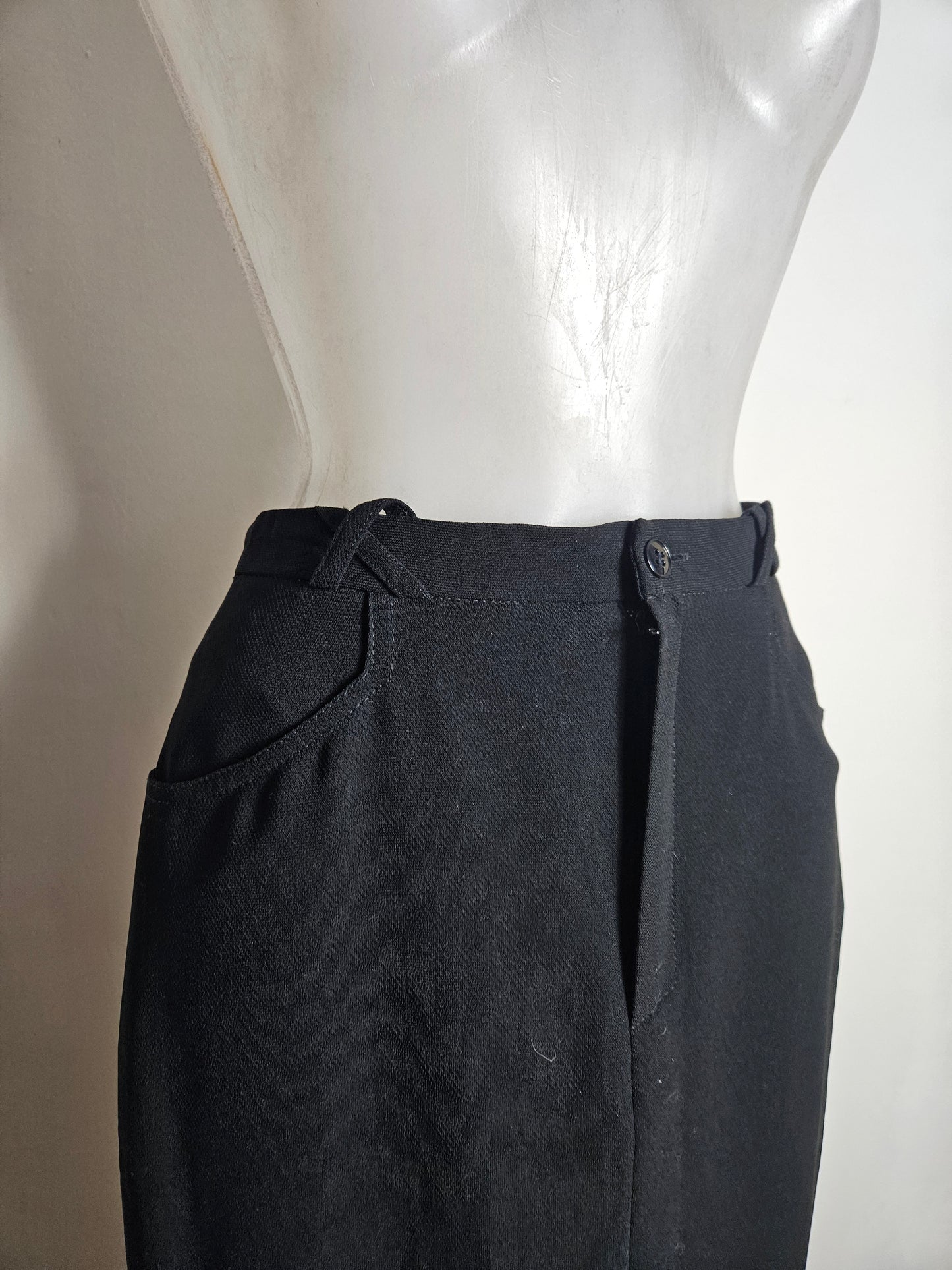 Longue jupe cintrée noire