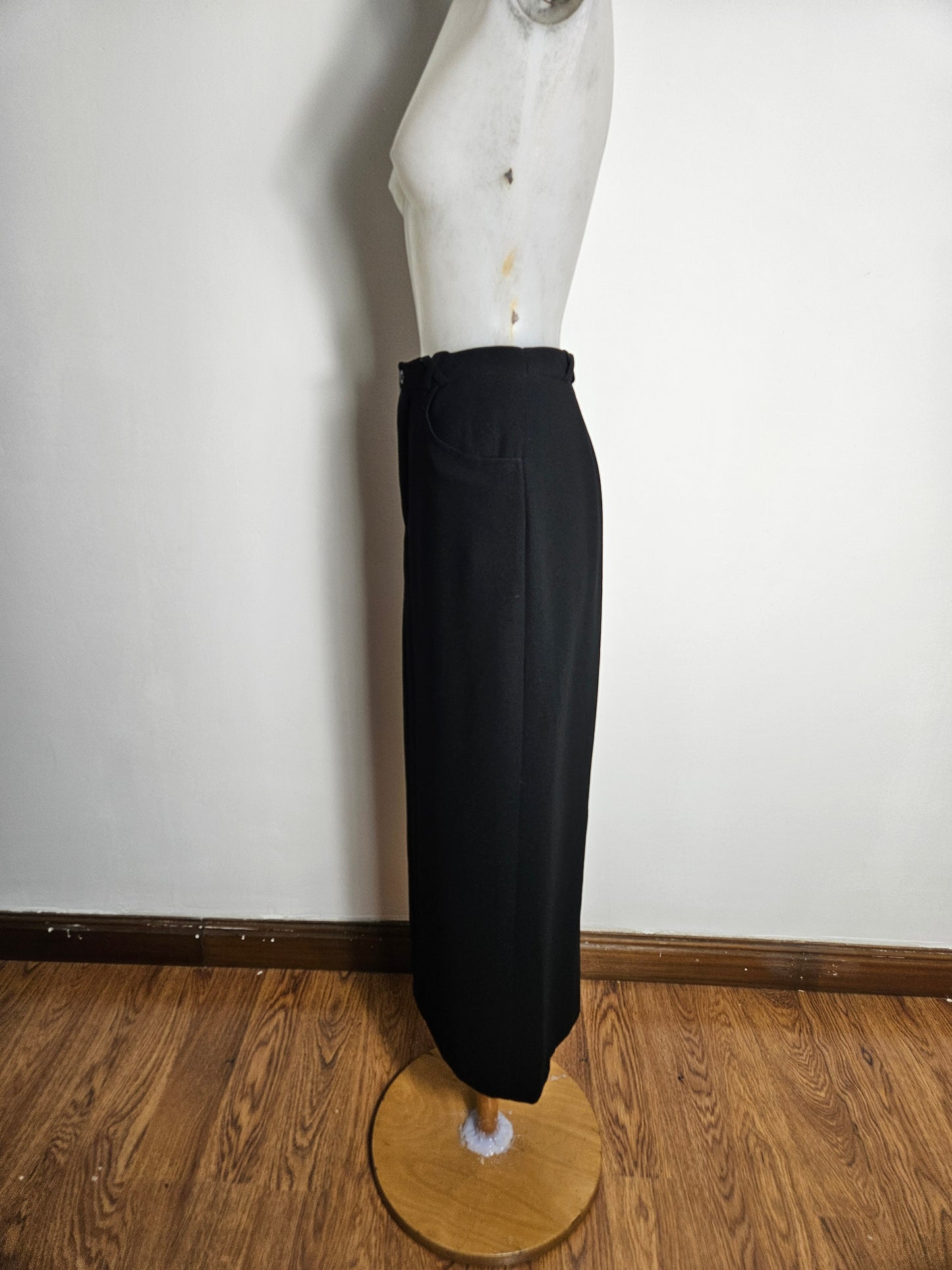 Longue jupe cintrée noire