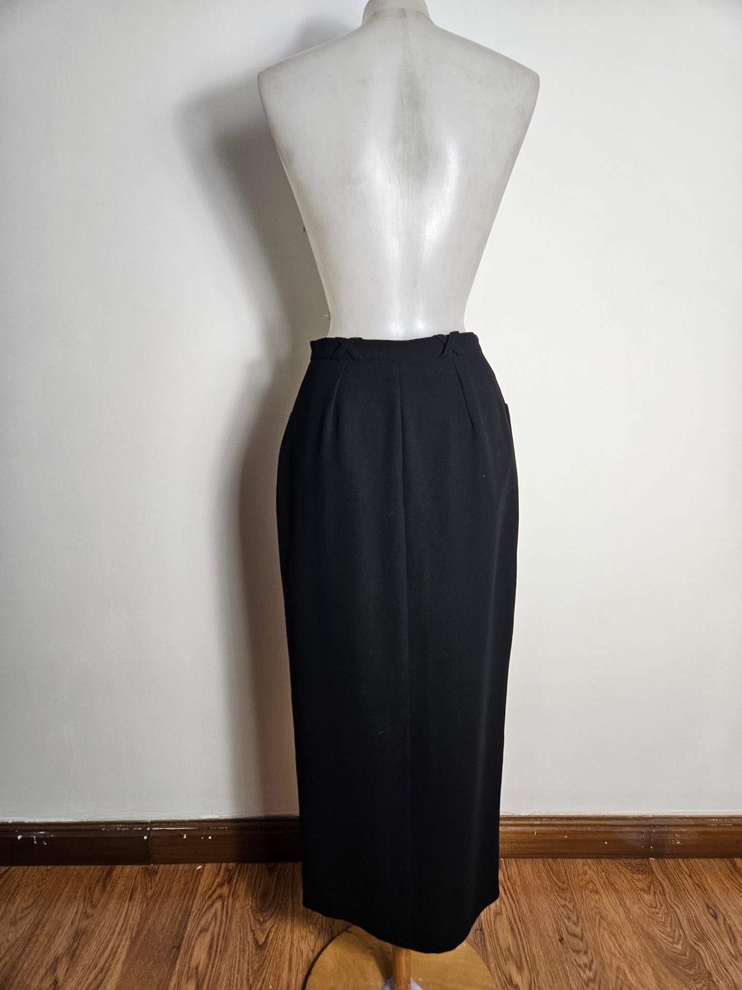 Longue jupe cintrée noire