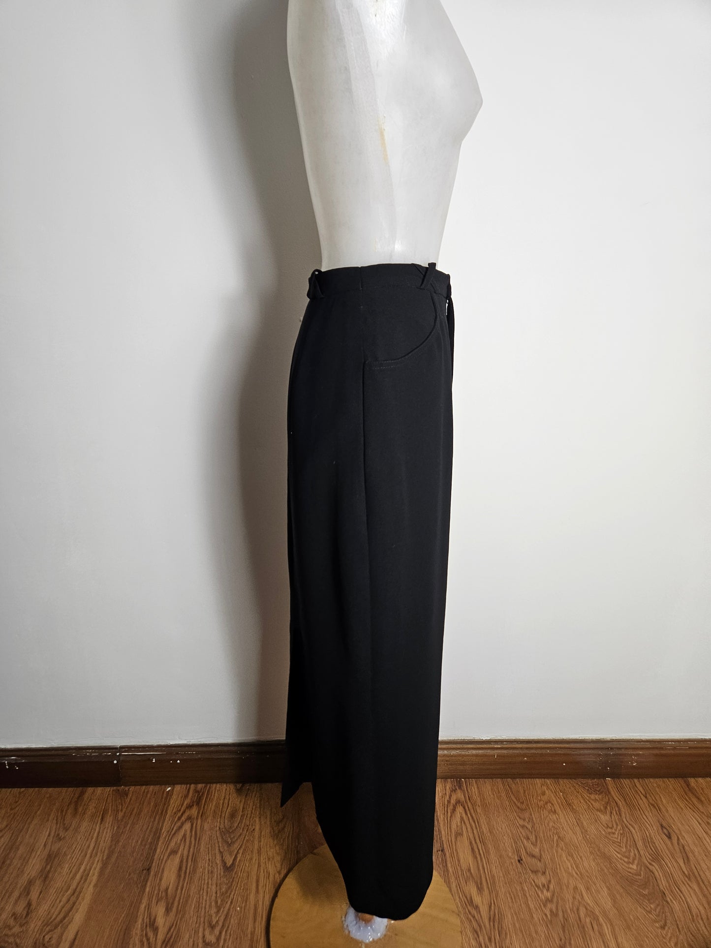 Longue jupe cintrée noire