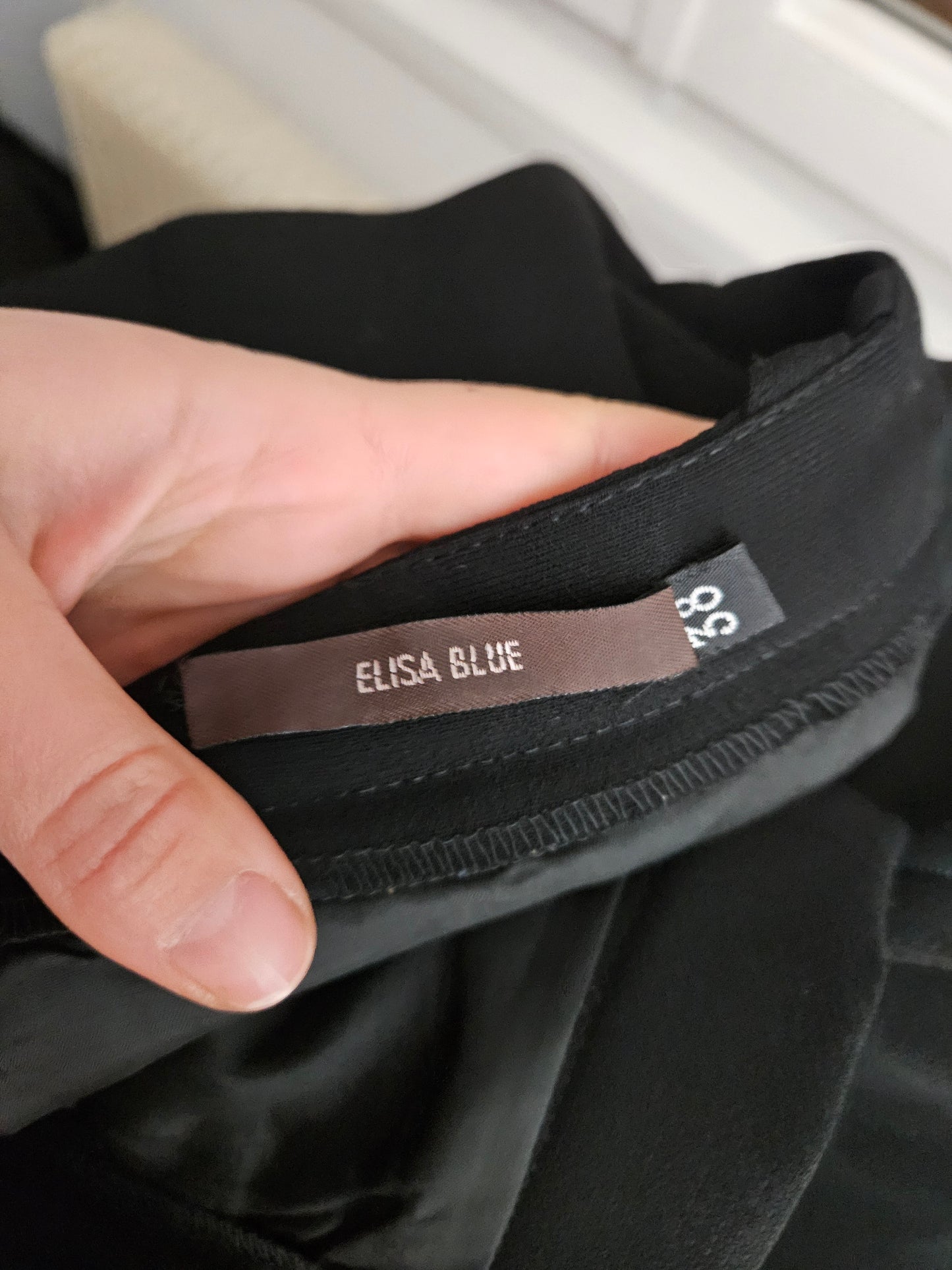 Longue jupe cintrée noire