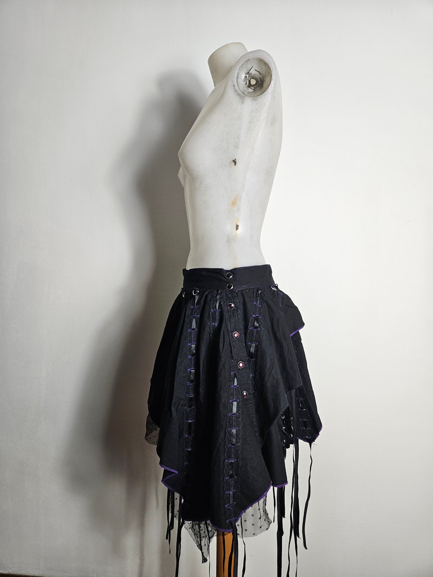 Jupe asymétrique à lacets