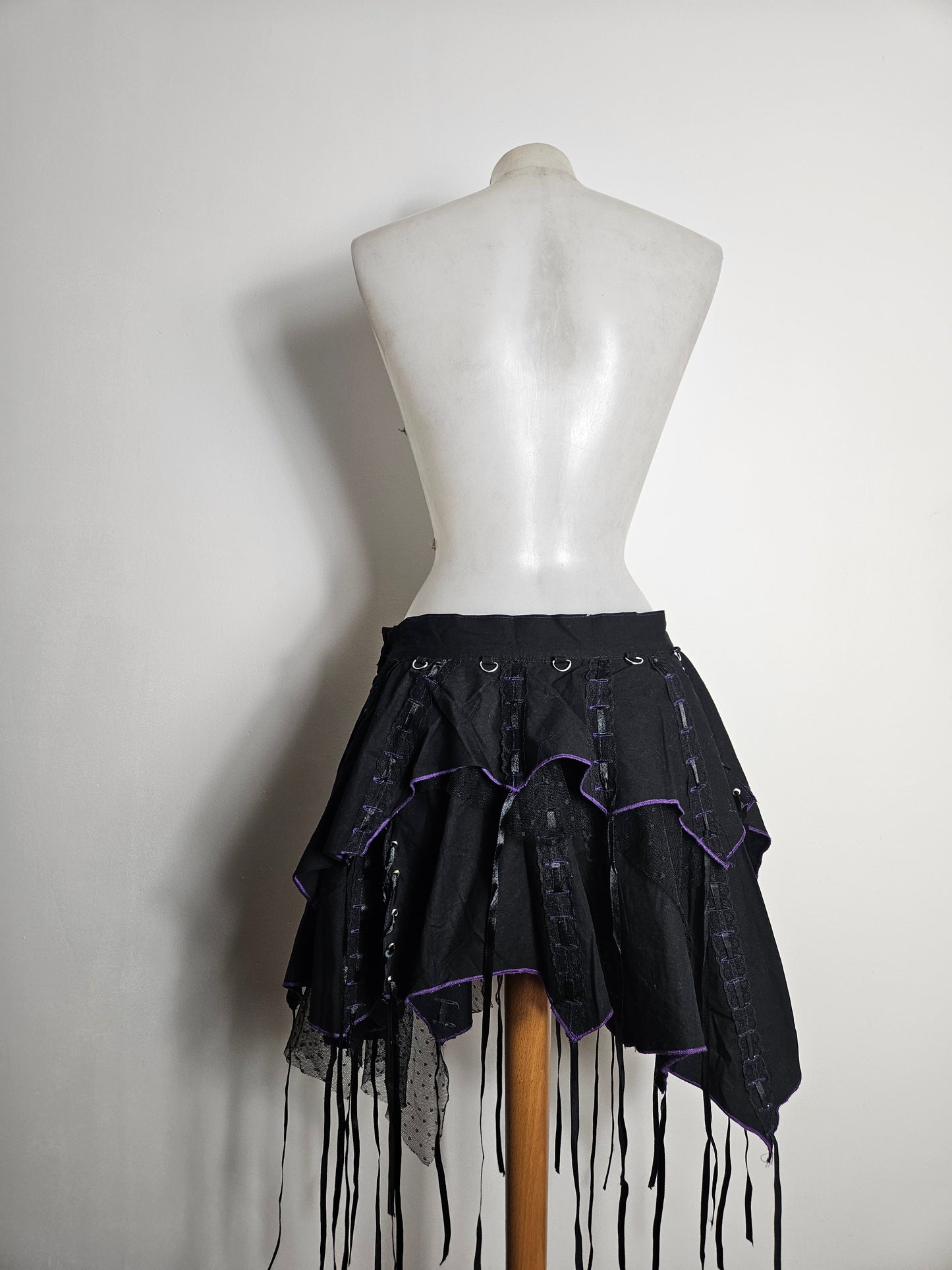 Jupe asymétrique à lacets