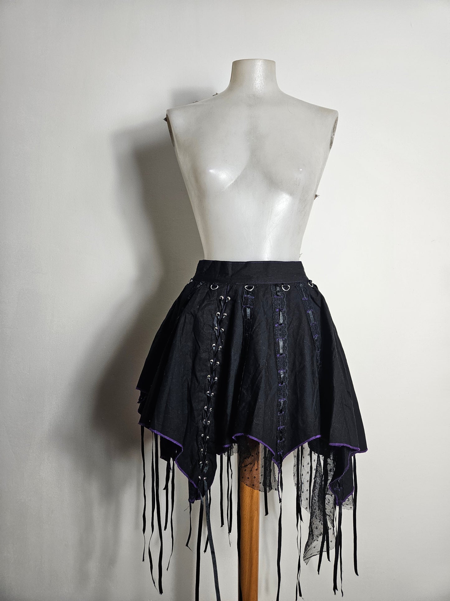 Jupe asymétrique à lacets