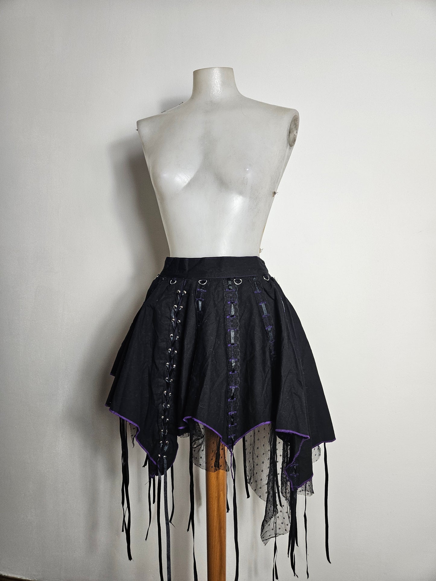 Jupe asymétrique à lacets