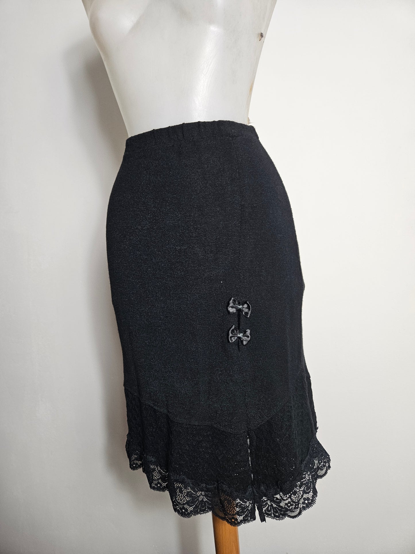 Black skirt with bow details