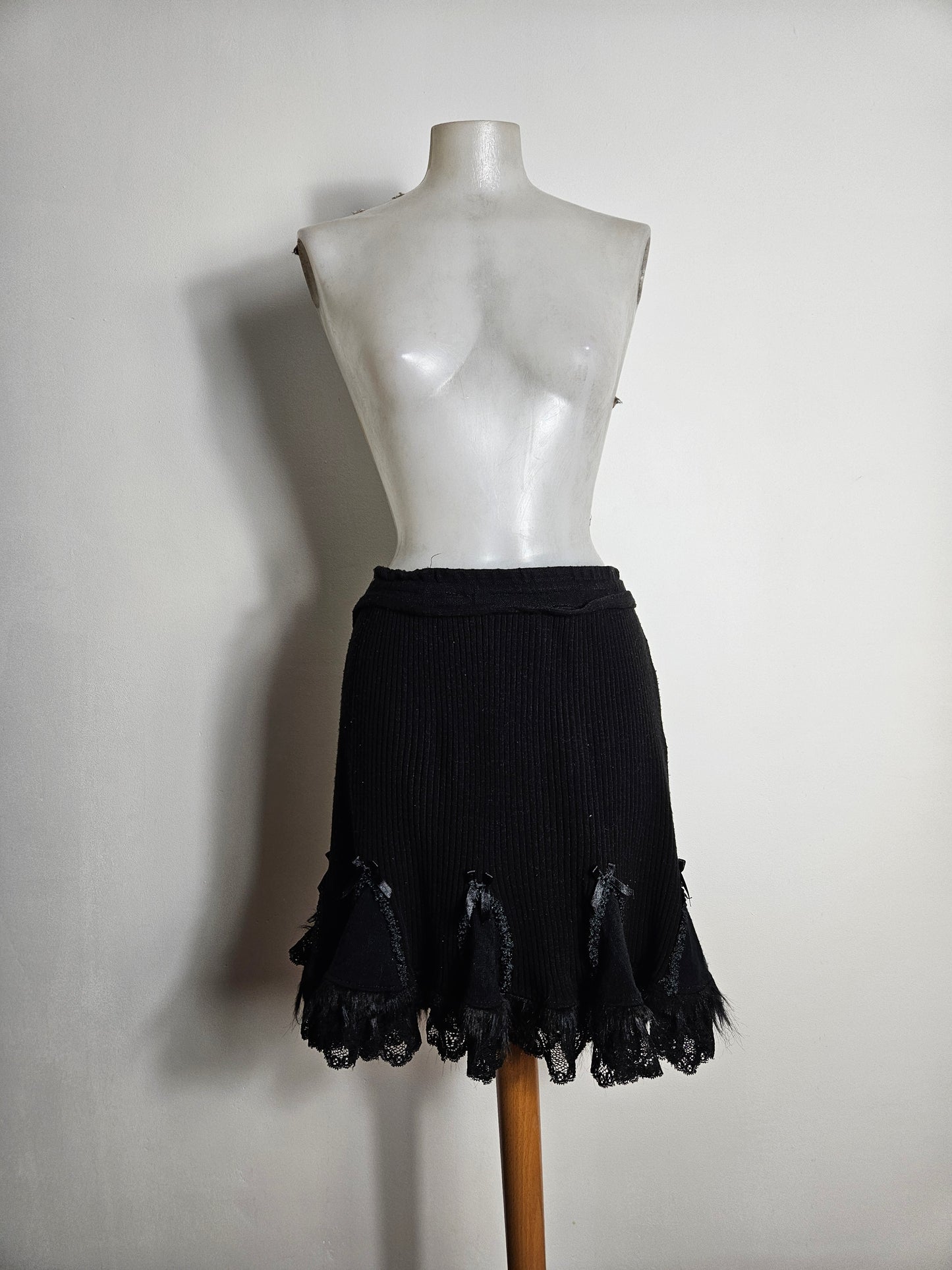 Jupe noire détails noeuds