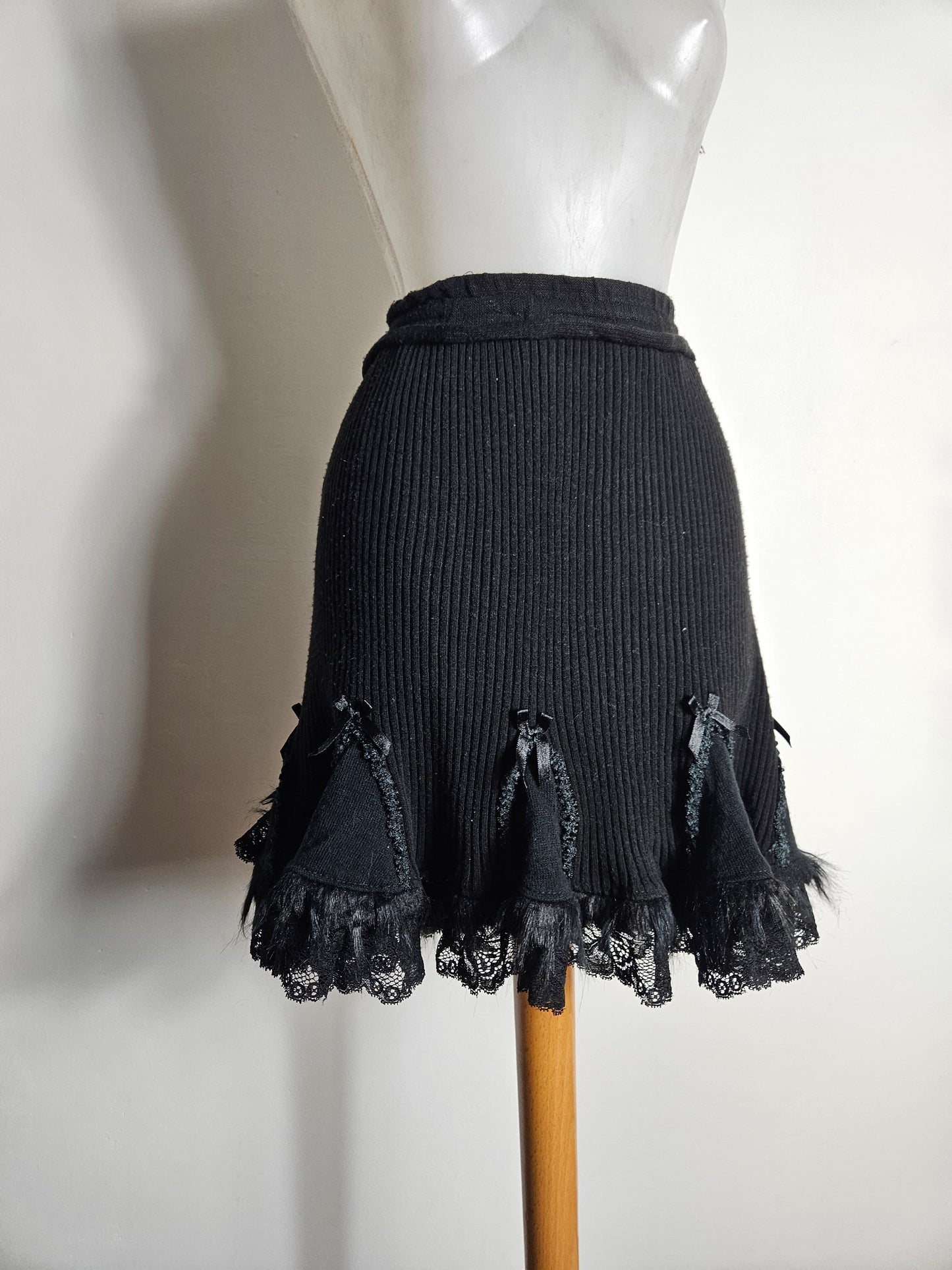 Jupe noire détails noeuds