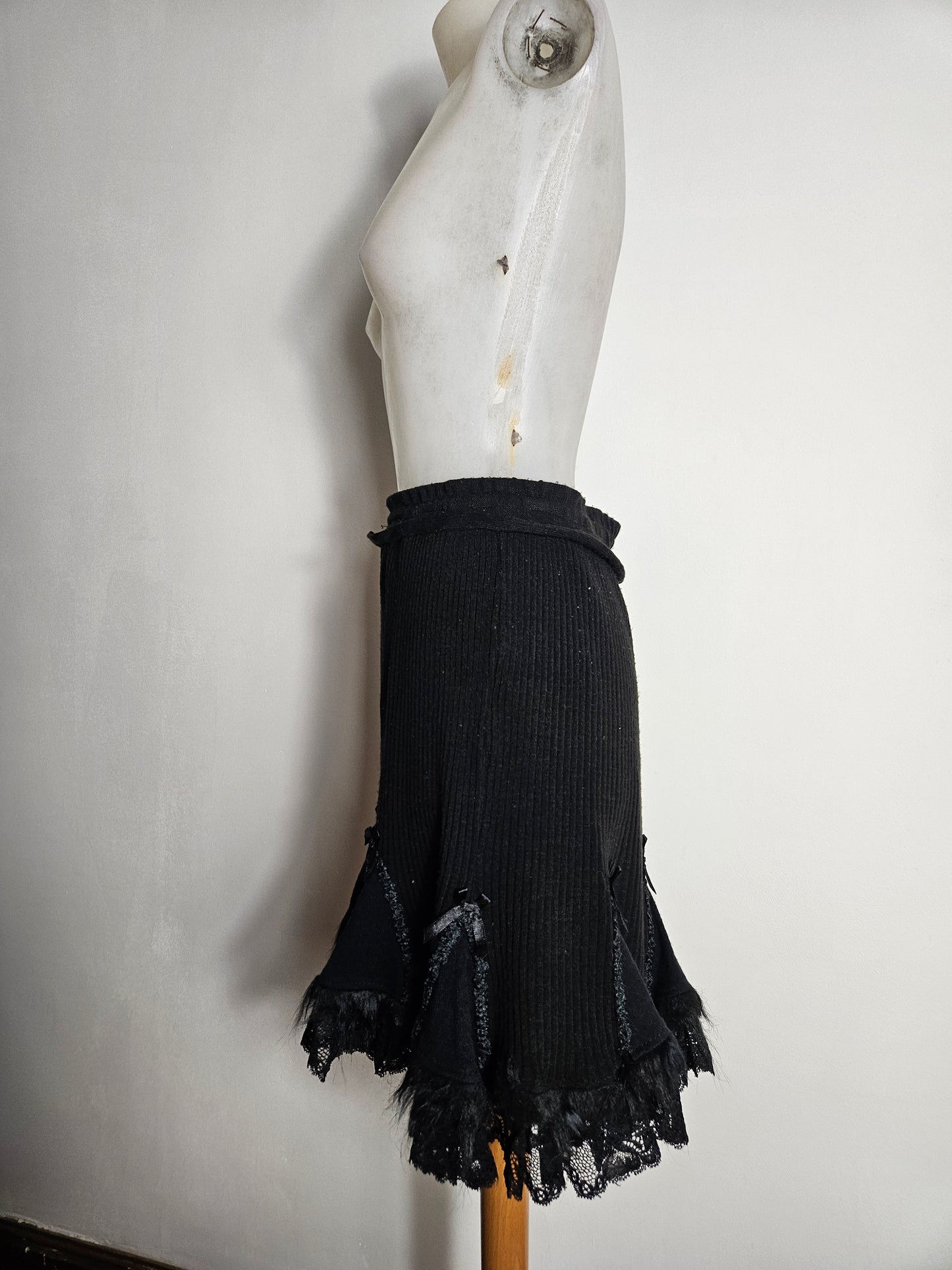 Jupe noire détails noeuds