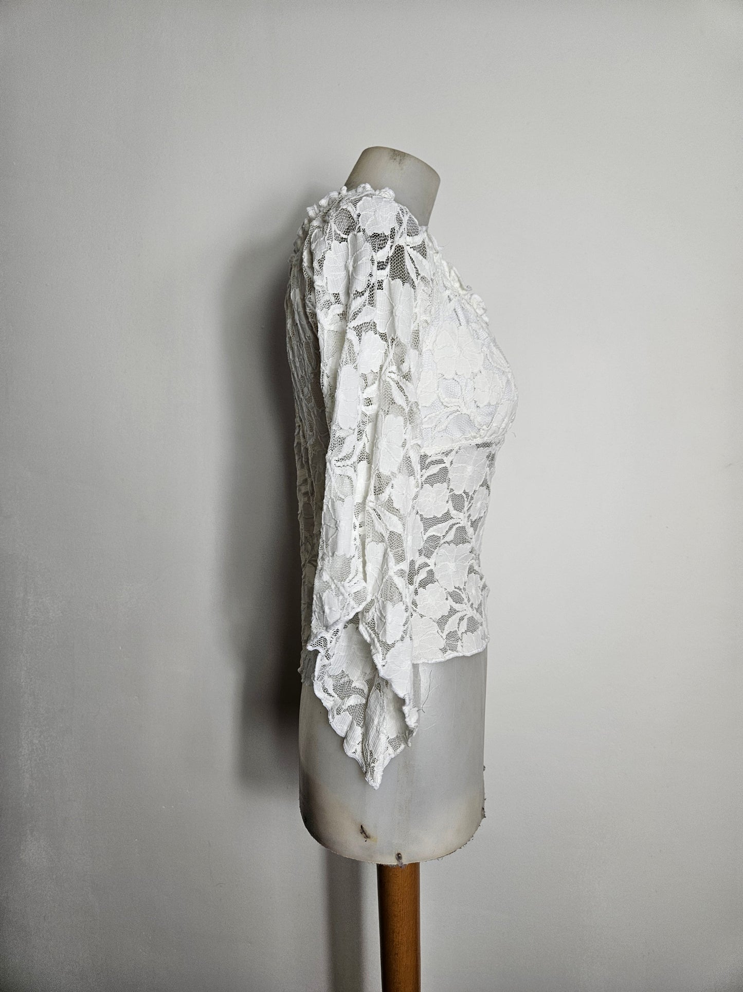 Haut en dentelle blanche col froncé
