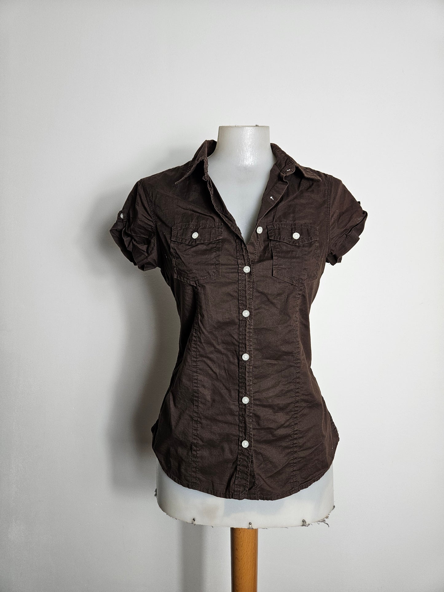 Brown short-sleeved shirt