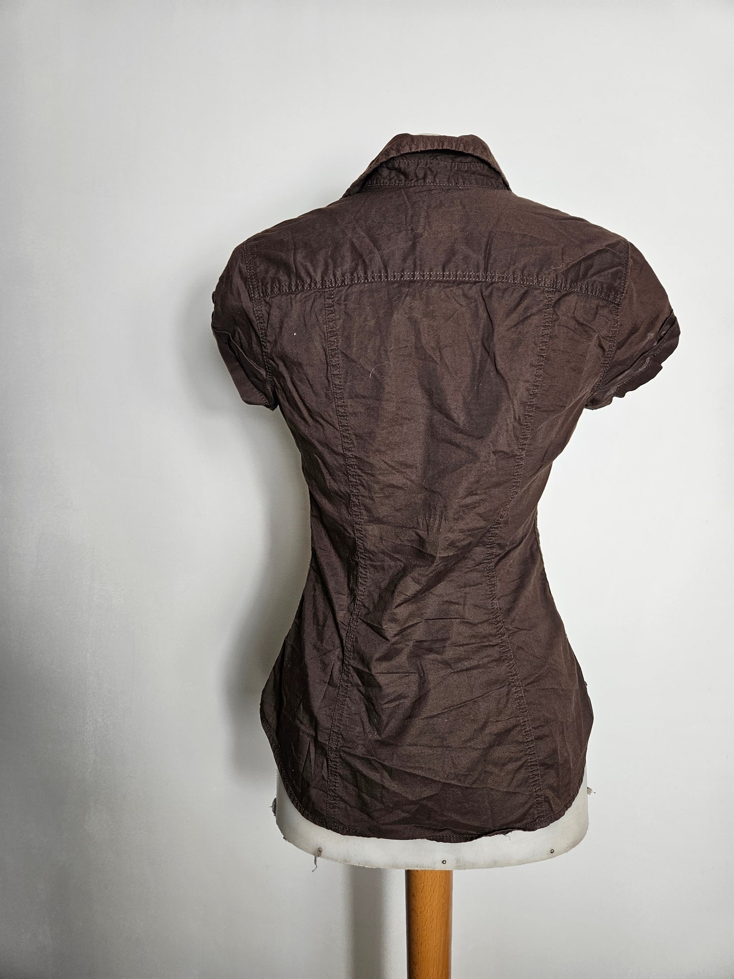 Brown short-sleeved shirt
