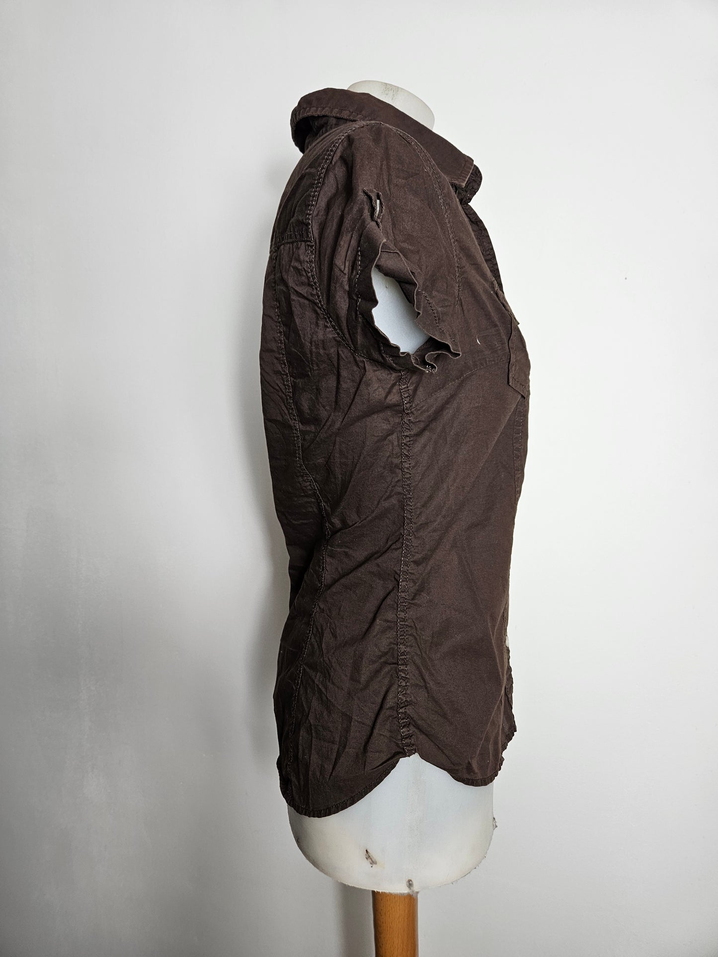 Brown short-sleeved shirt