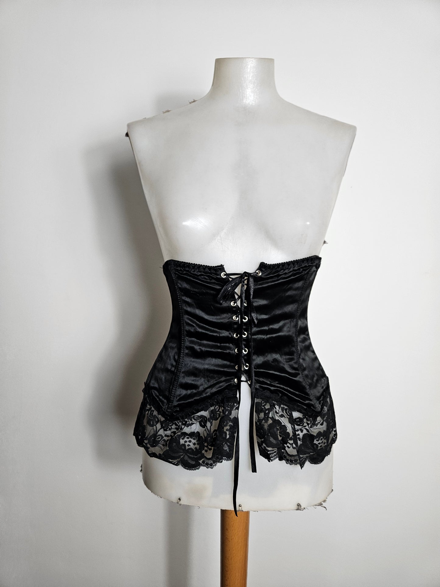 Ceinture satinée et dentelle