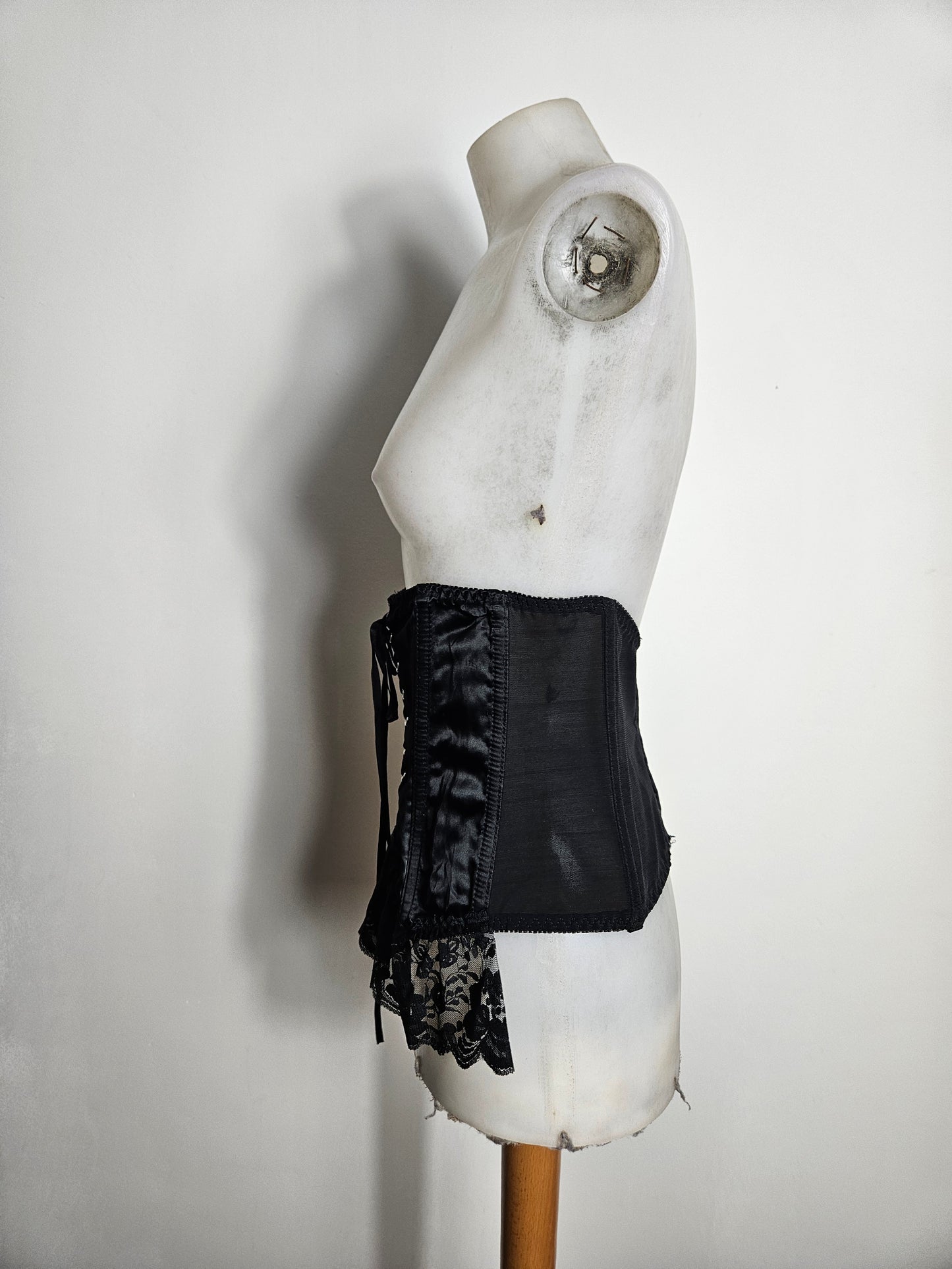 Ceinture satinée et dentelle