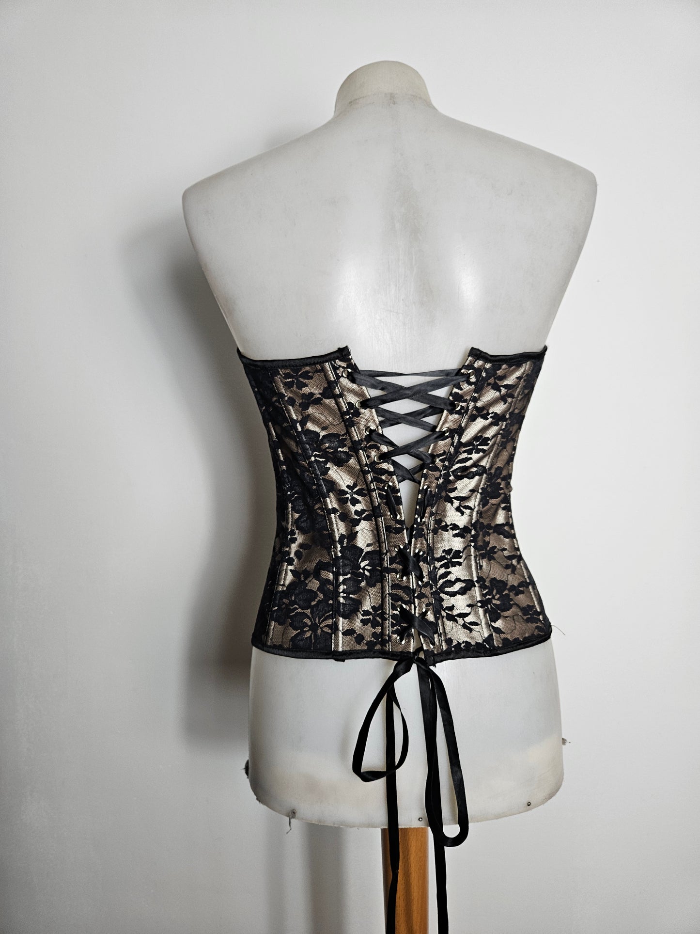 Bustier corset noir et crème