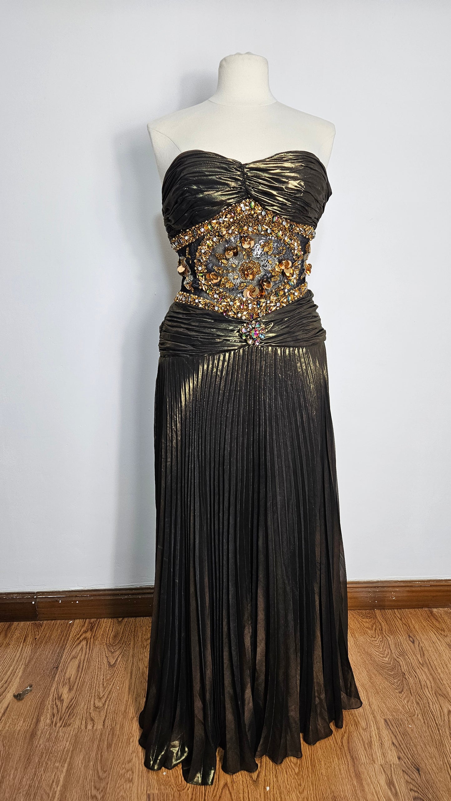 Robe maxi avec broderies de perles et sequins