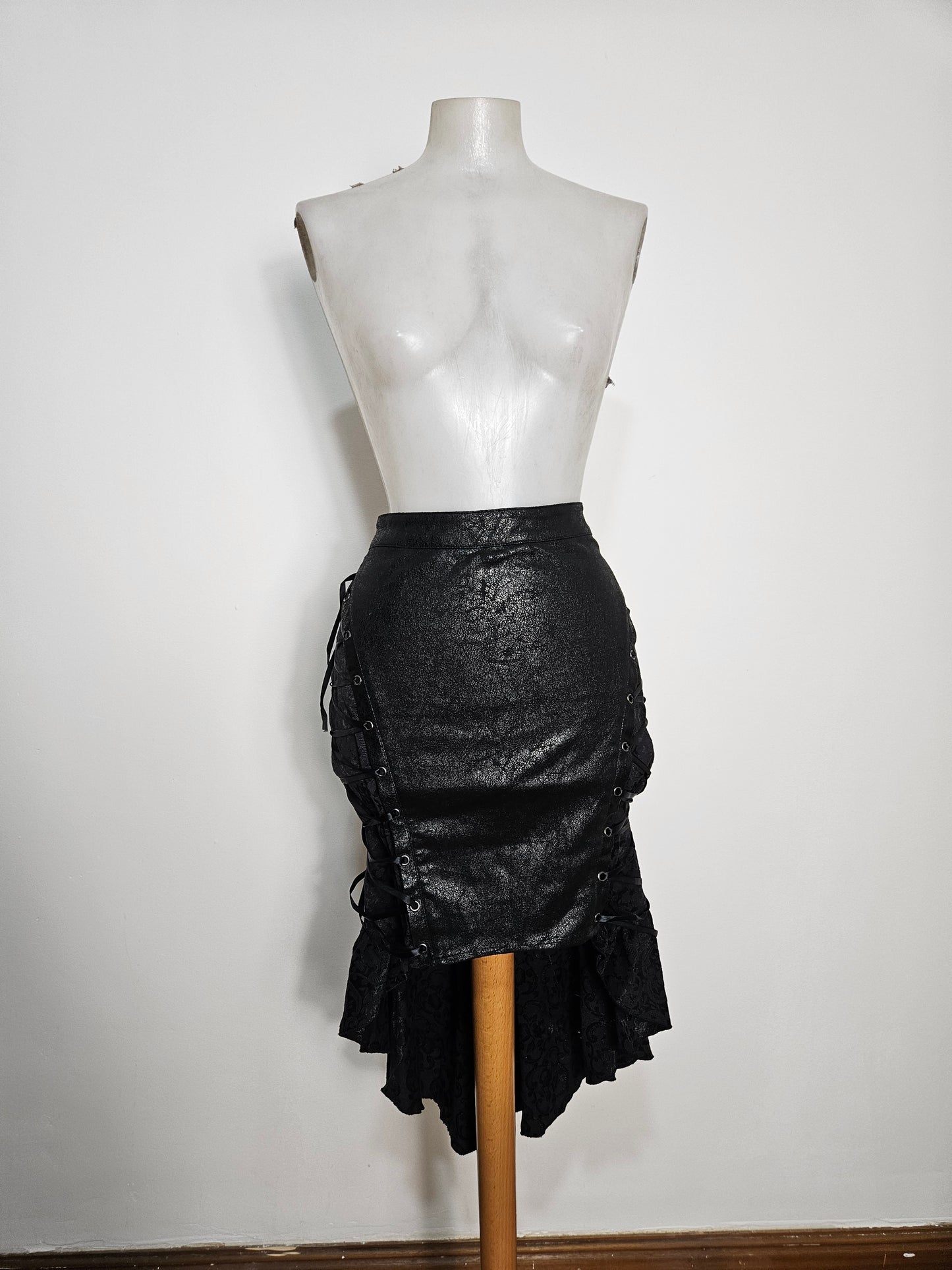 Jupe similicuir et laçage Punk Rave