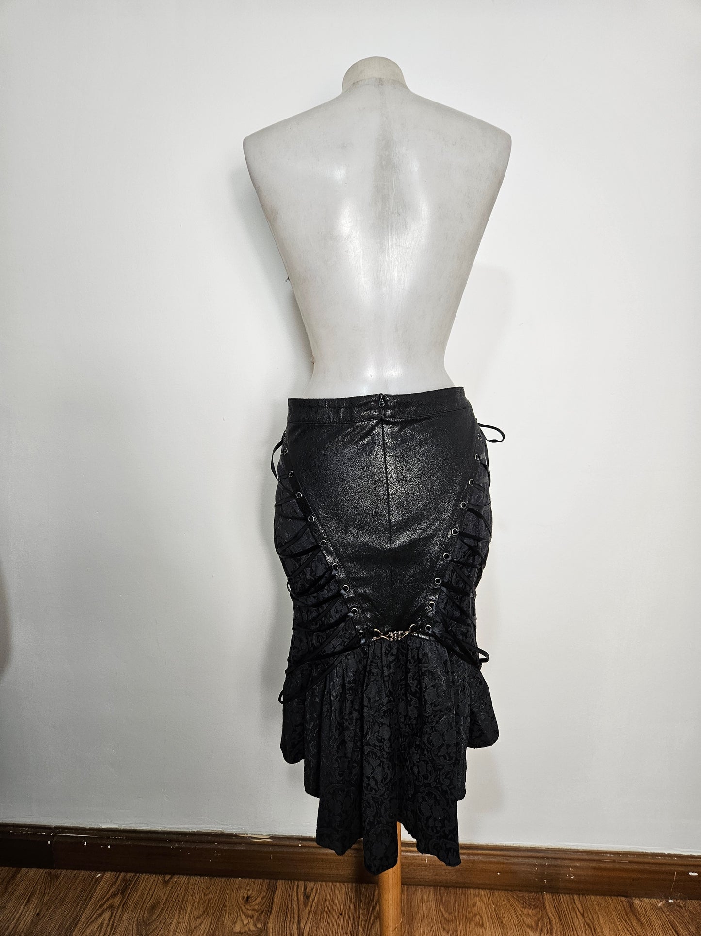 Jupe similicuir et laçage Punk Rave