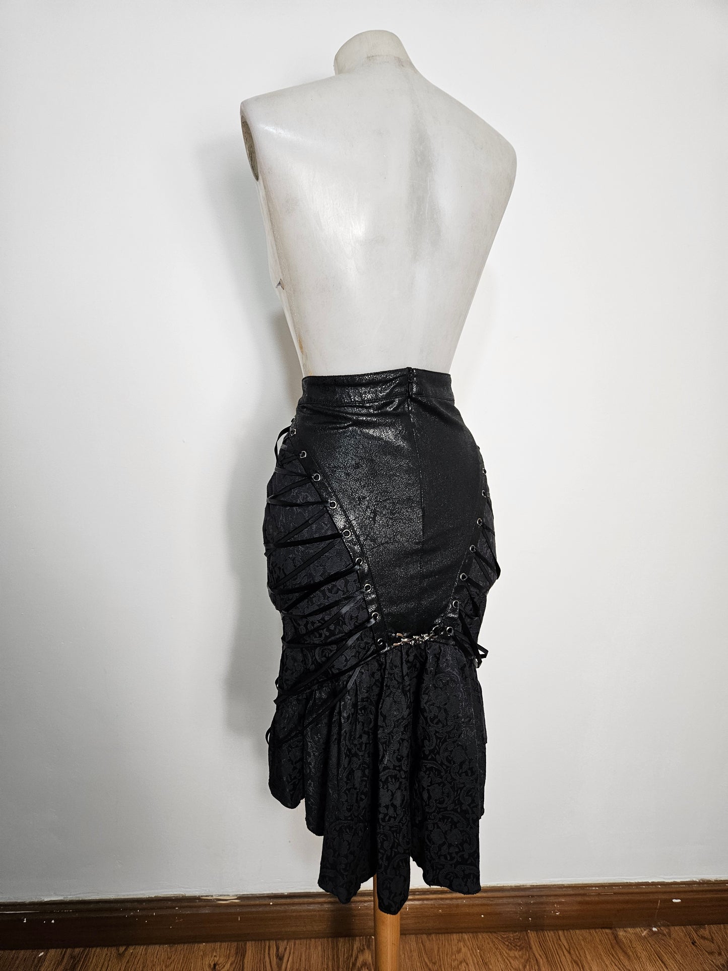 Jupe similicuir et laçage Punk Rave