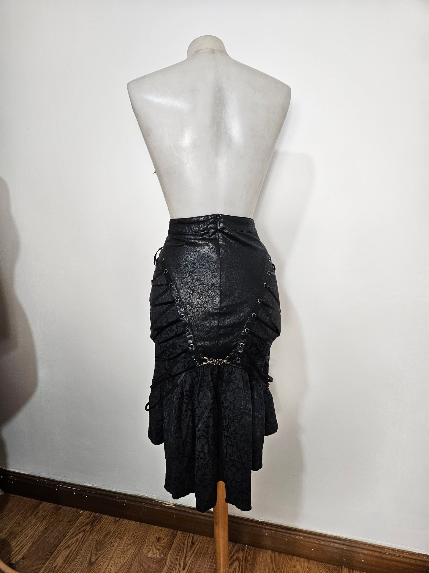 Jupe similicuir et laçage Punk Rave