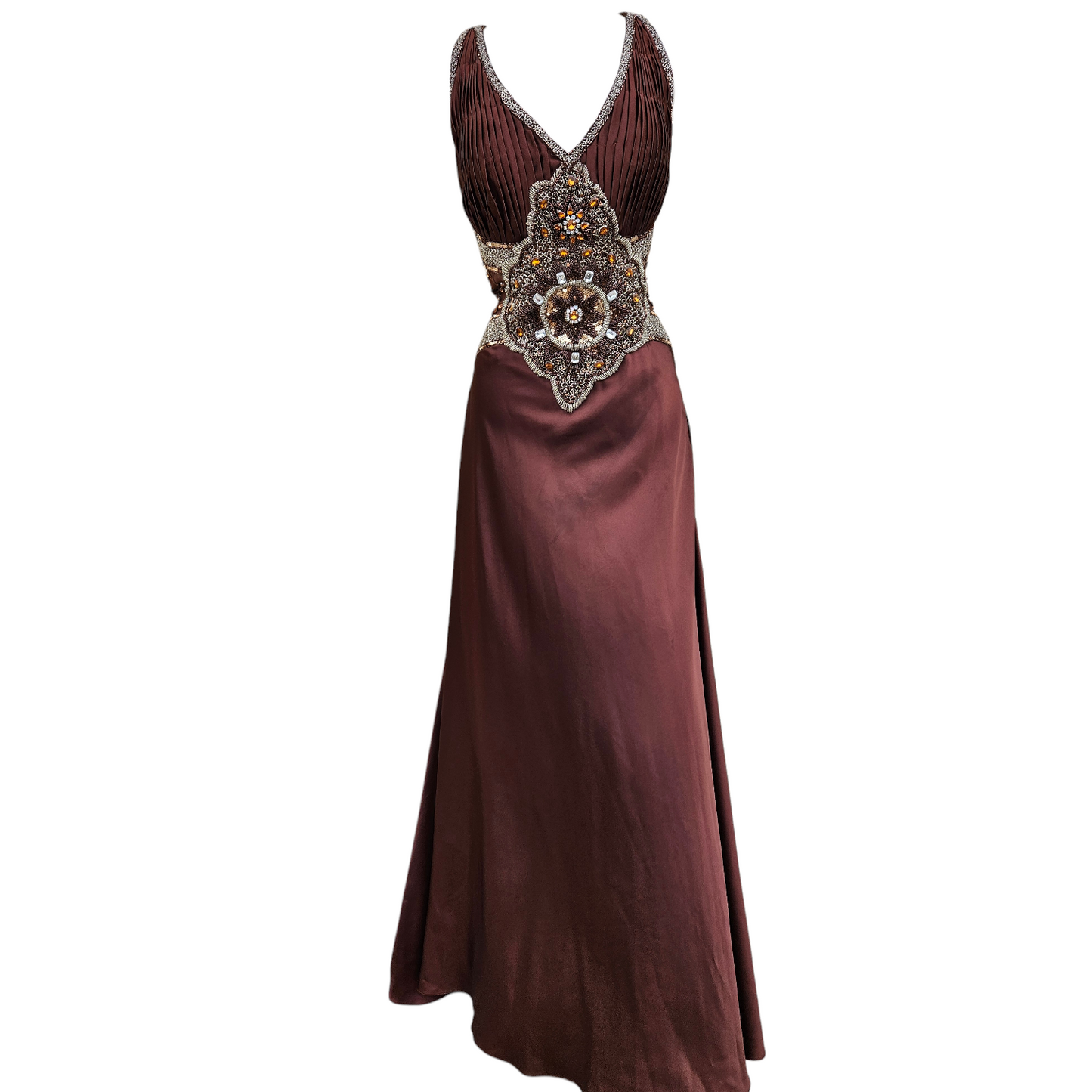 Longue robe satinée et brodée marron