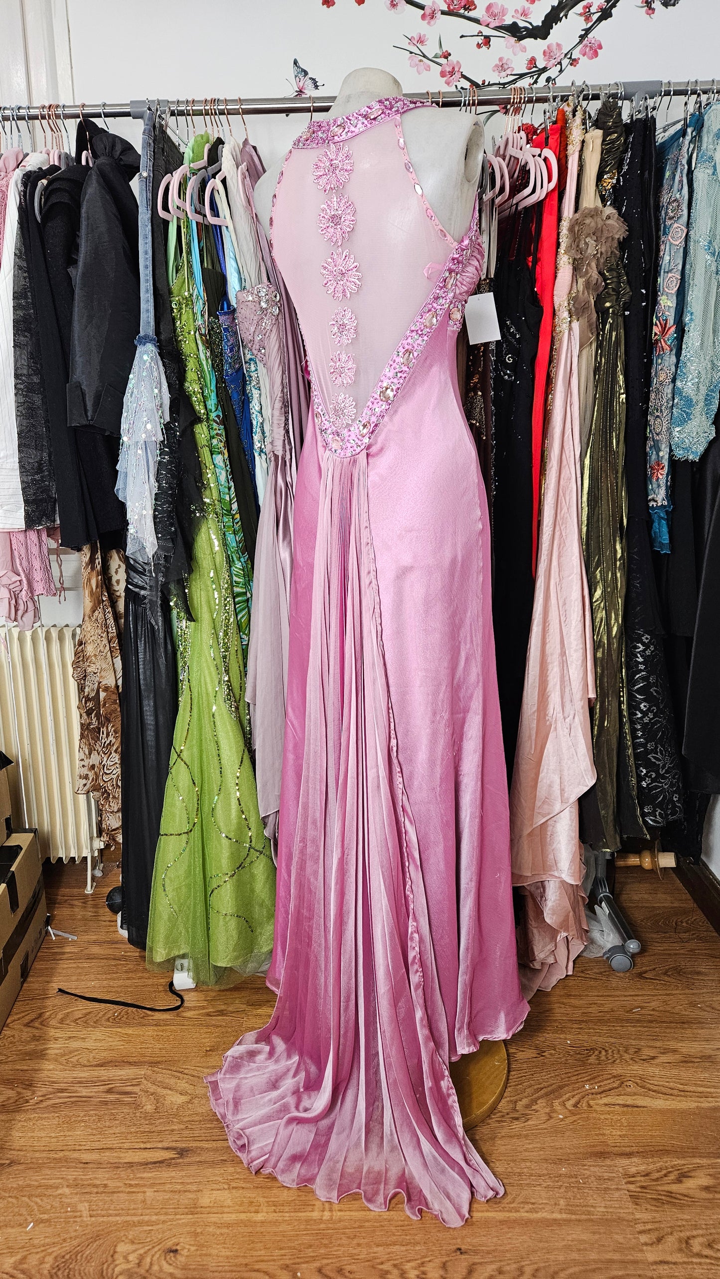 Long pink backless dress