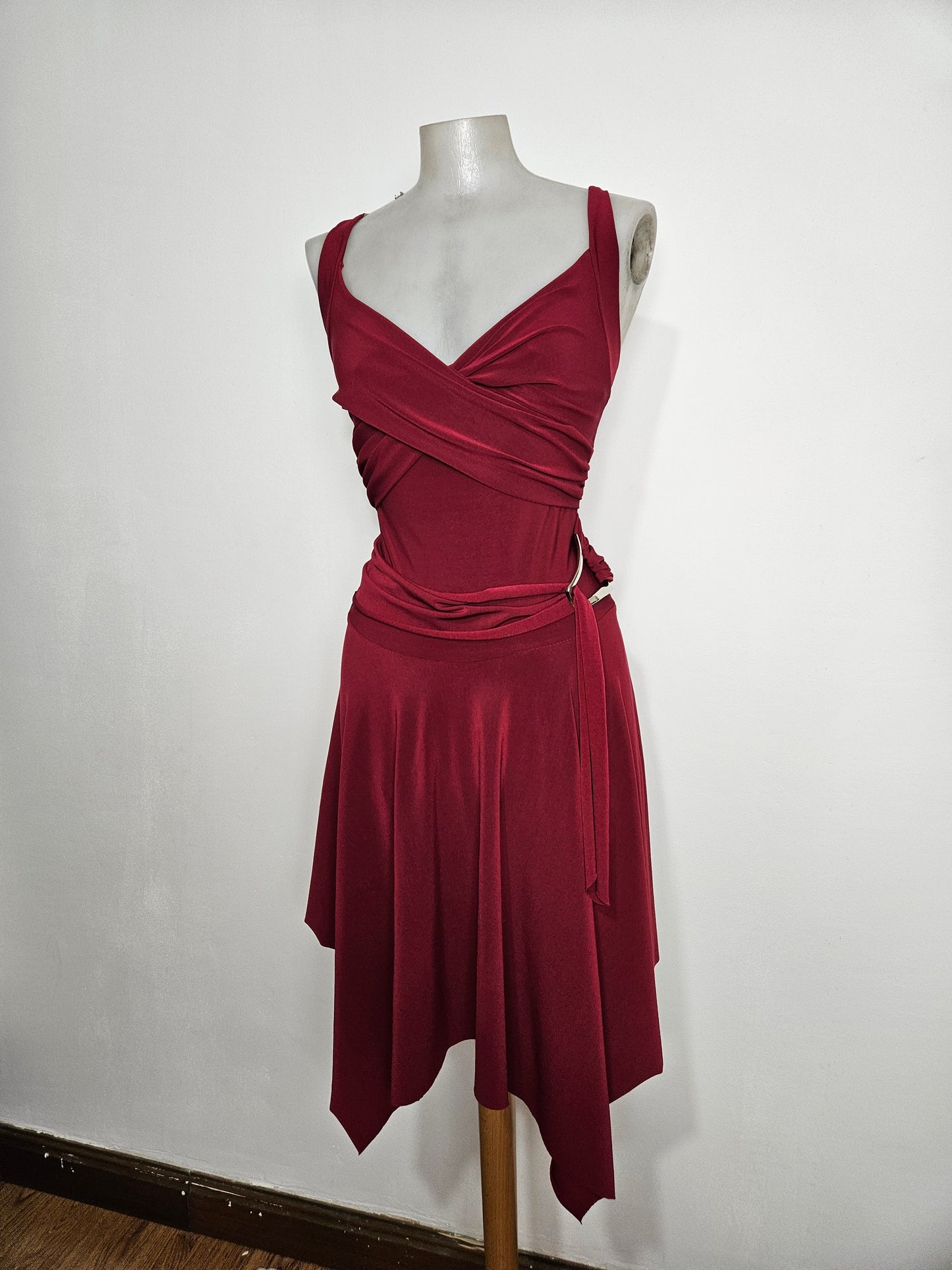 Robe drapée bordeau