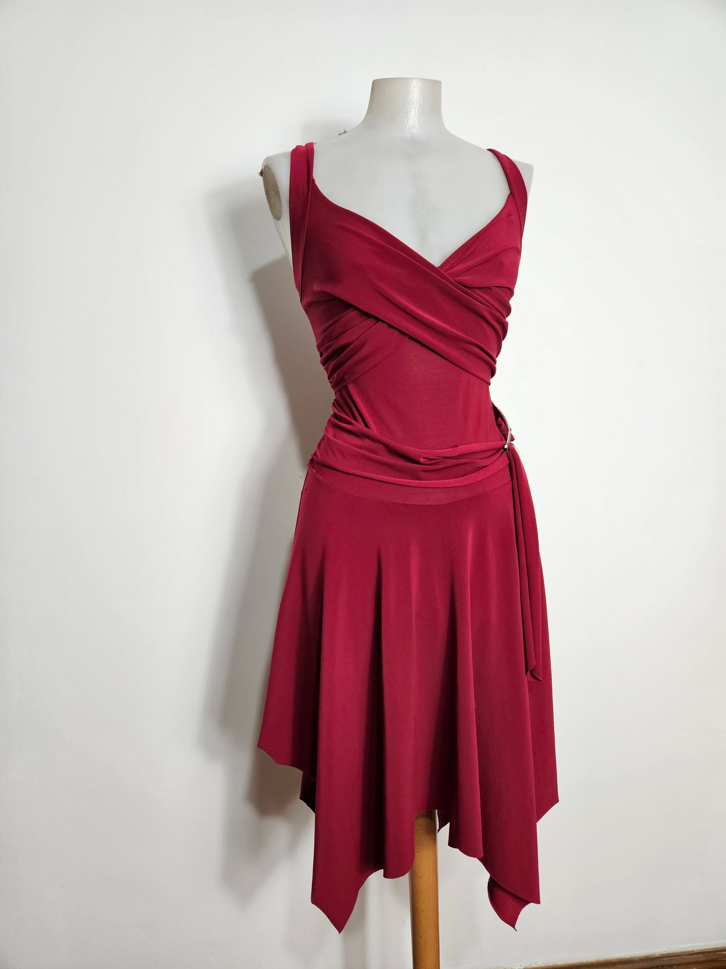 Robe drapée bordeau