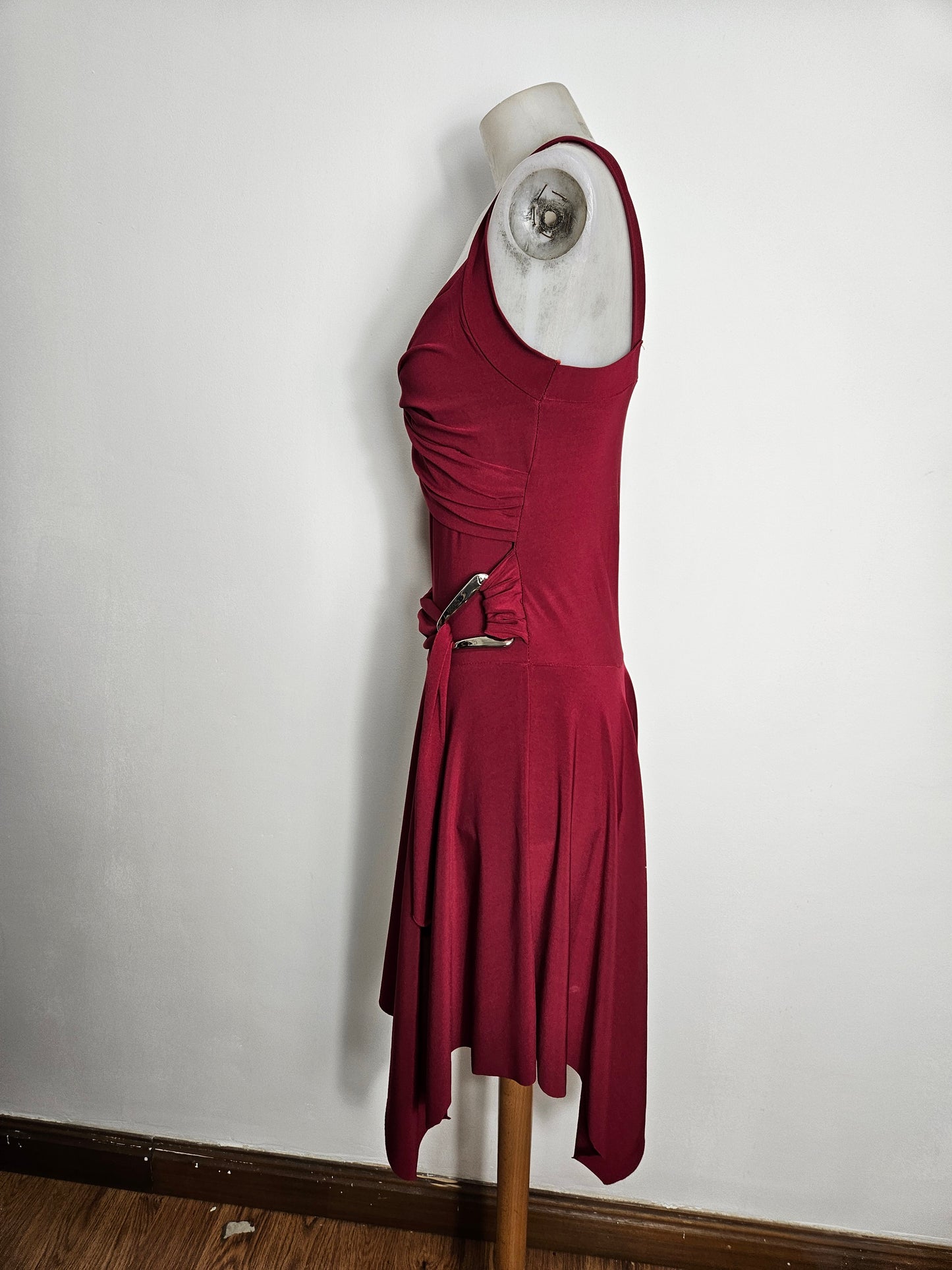 Robe drapée bordeau