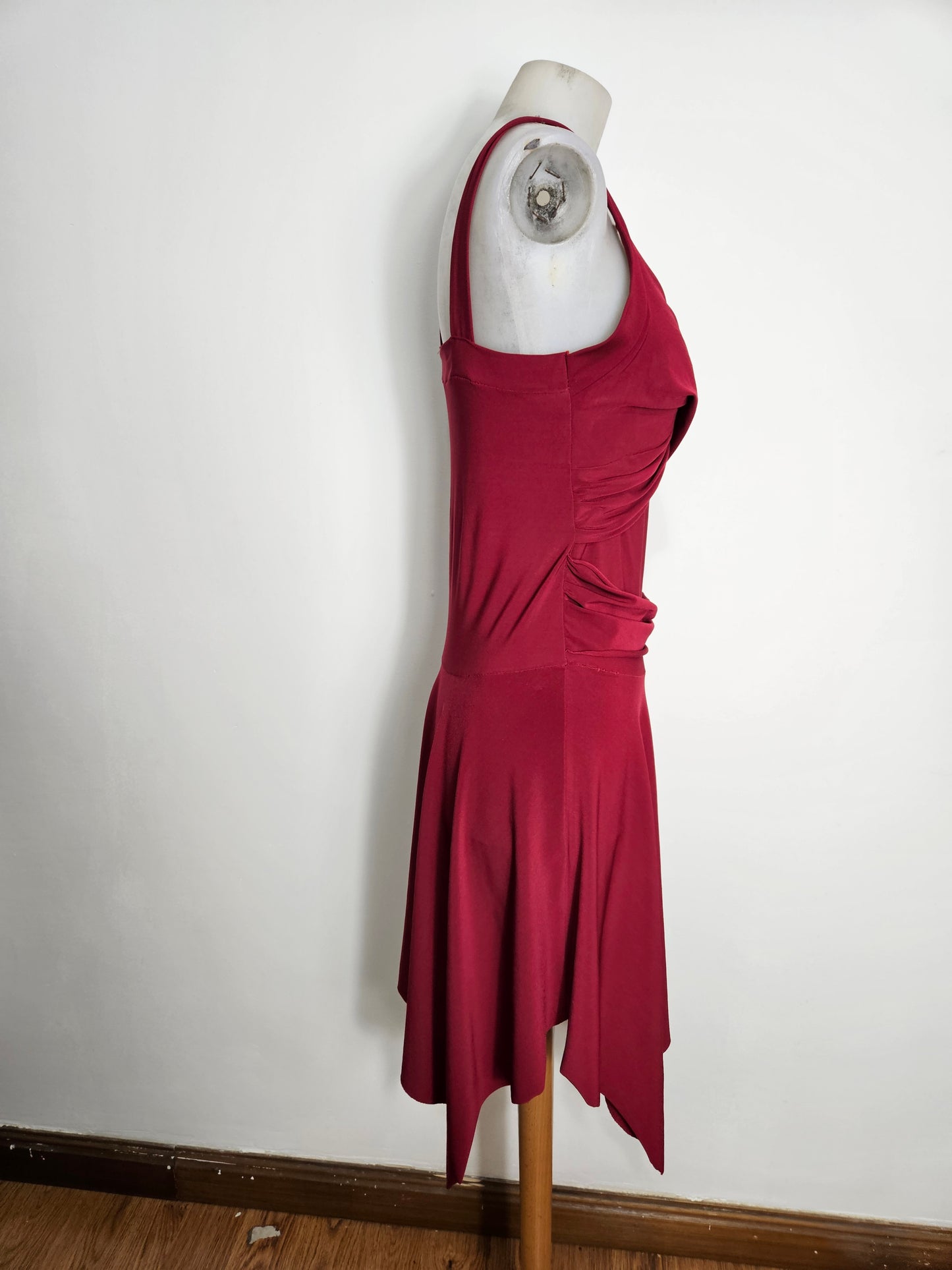 Robe drapée bordeau