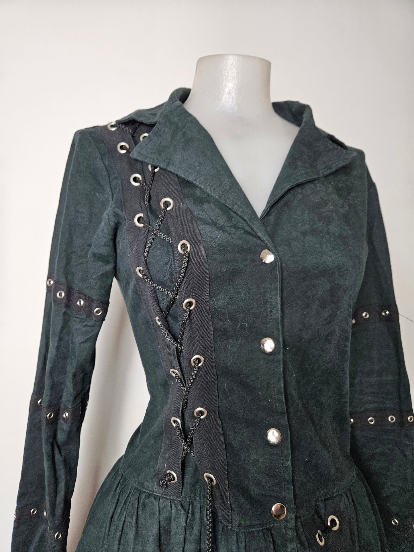 Veste mi-longue à laçage