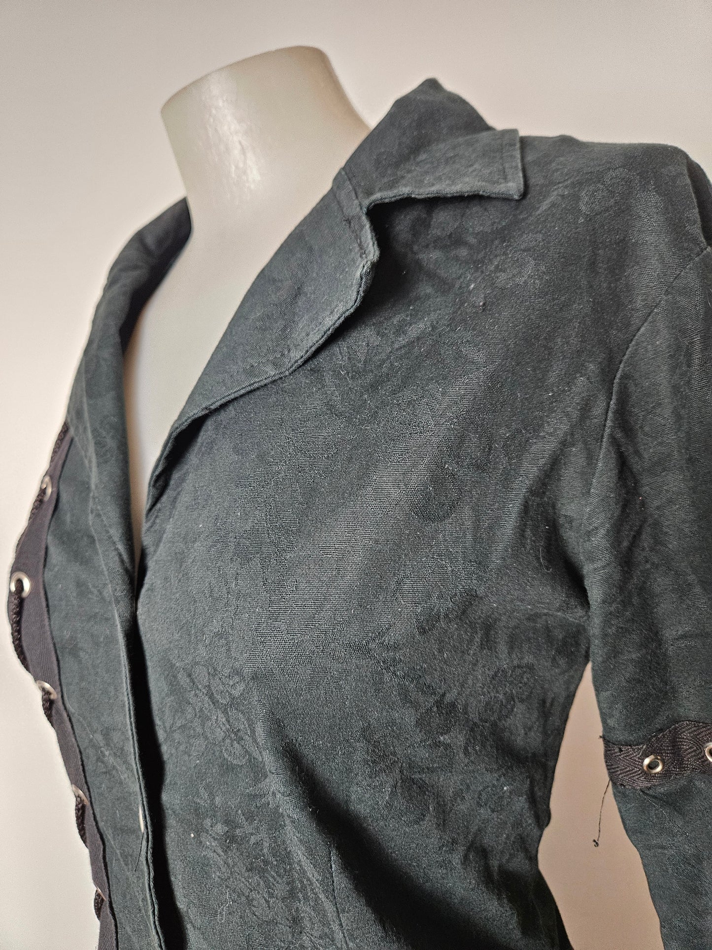 Veste mi-longue à laçage