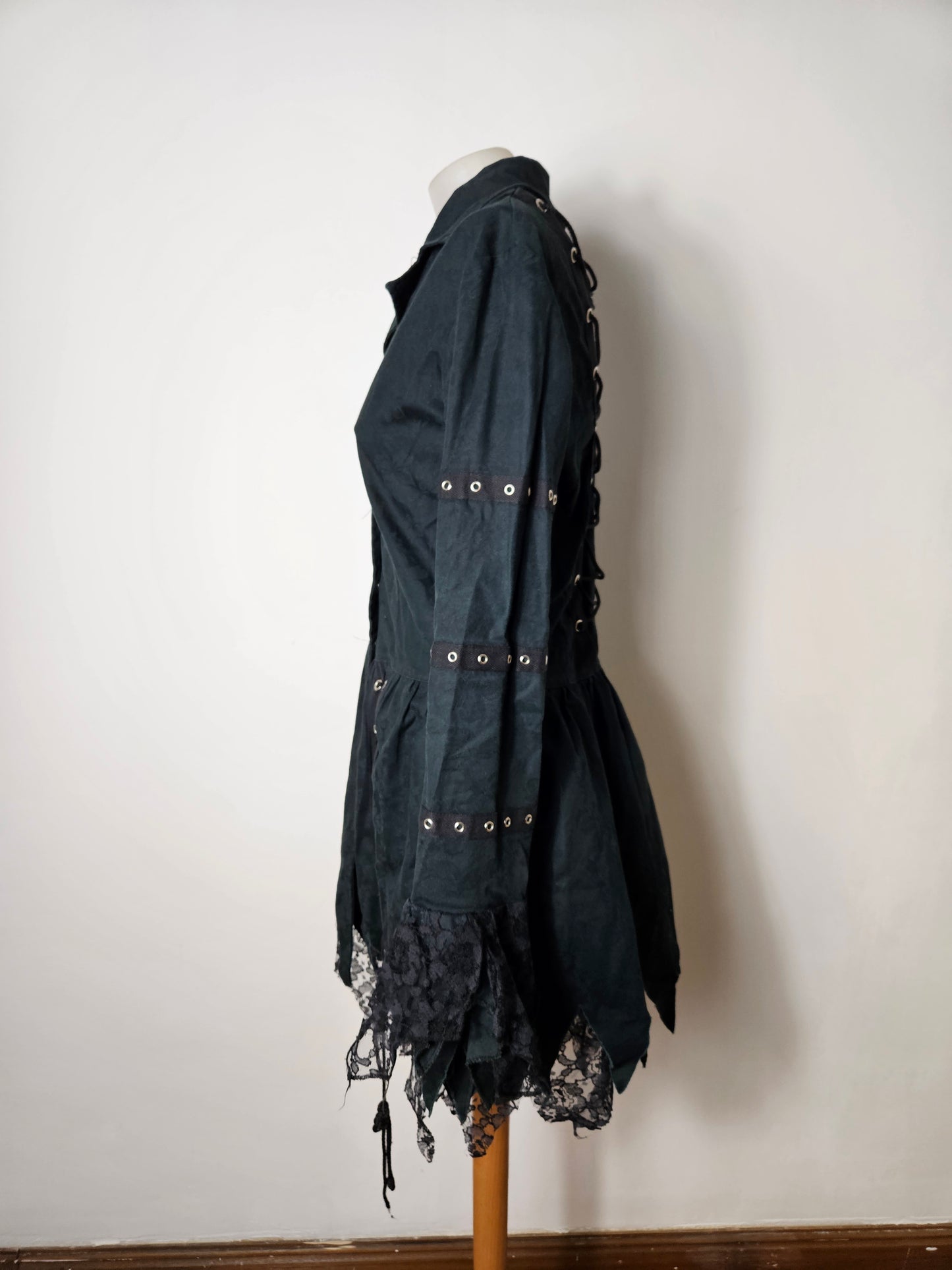 Veste mi-longue à laçage
