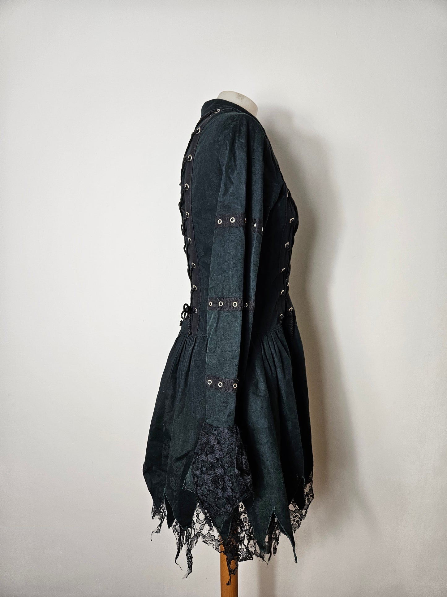 Veste mi-longue à laçage