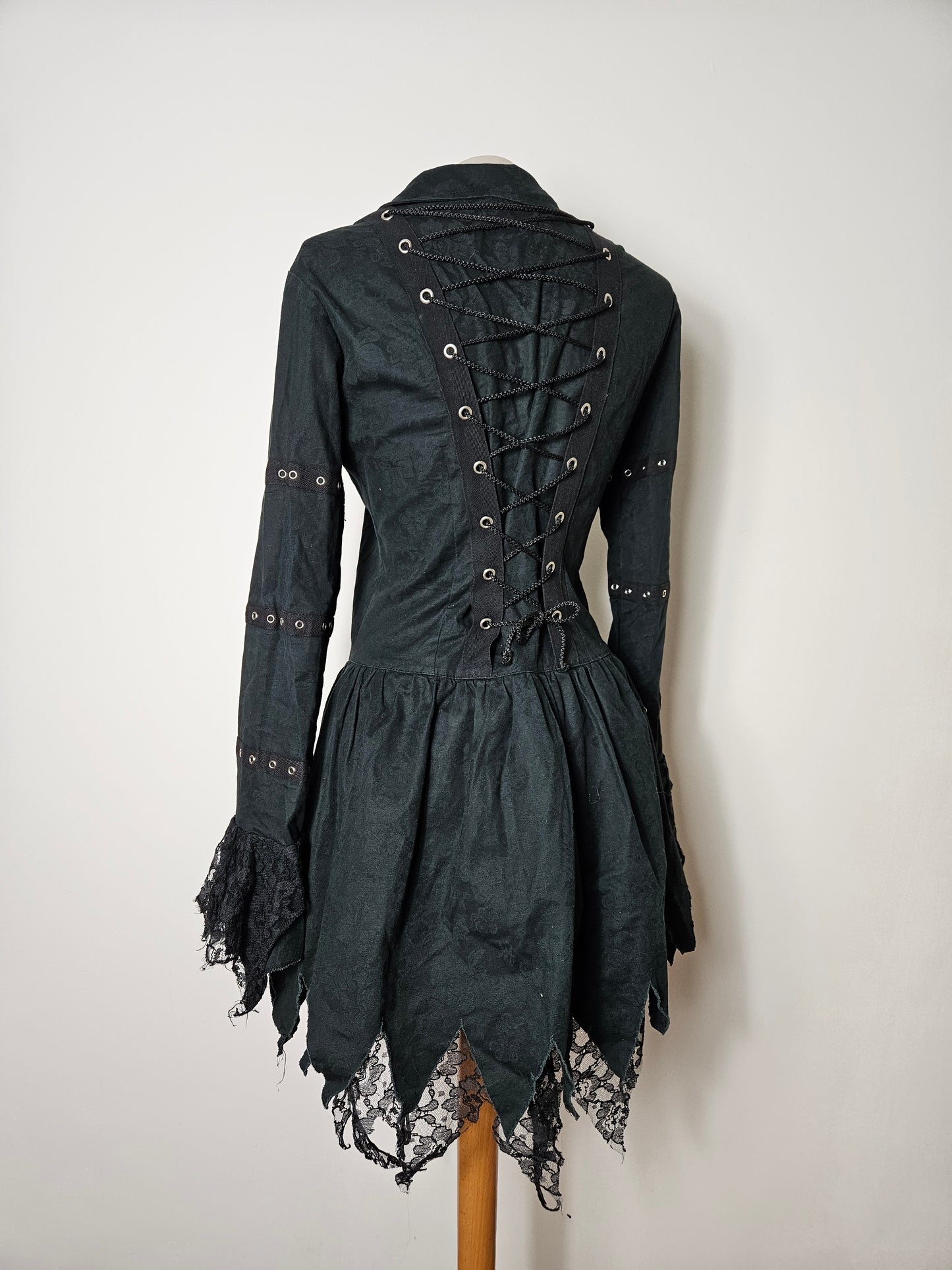 Veste mi-longue à laçage
